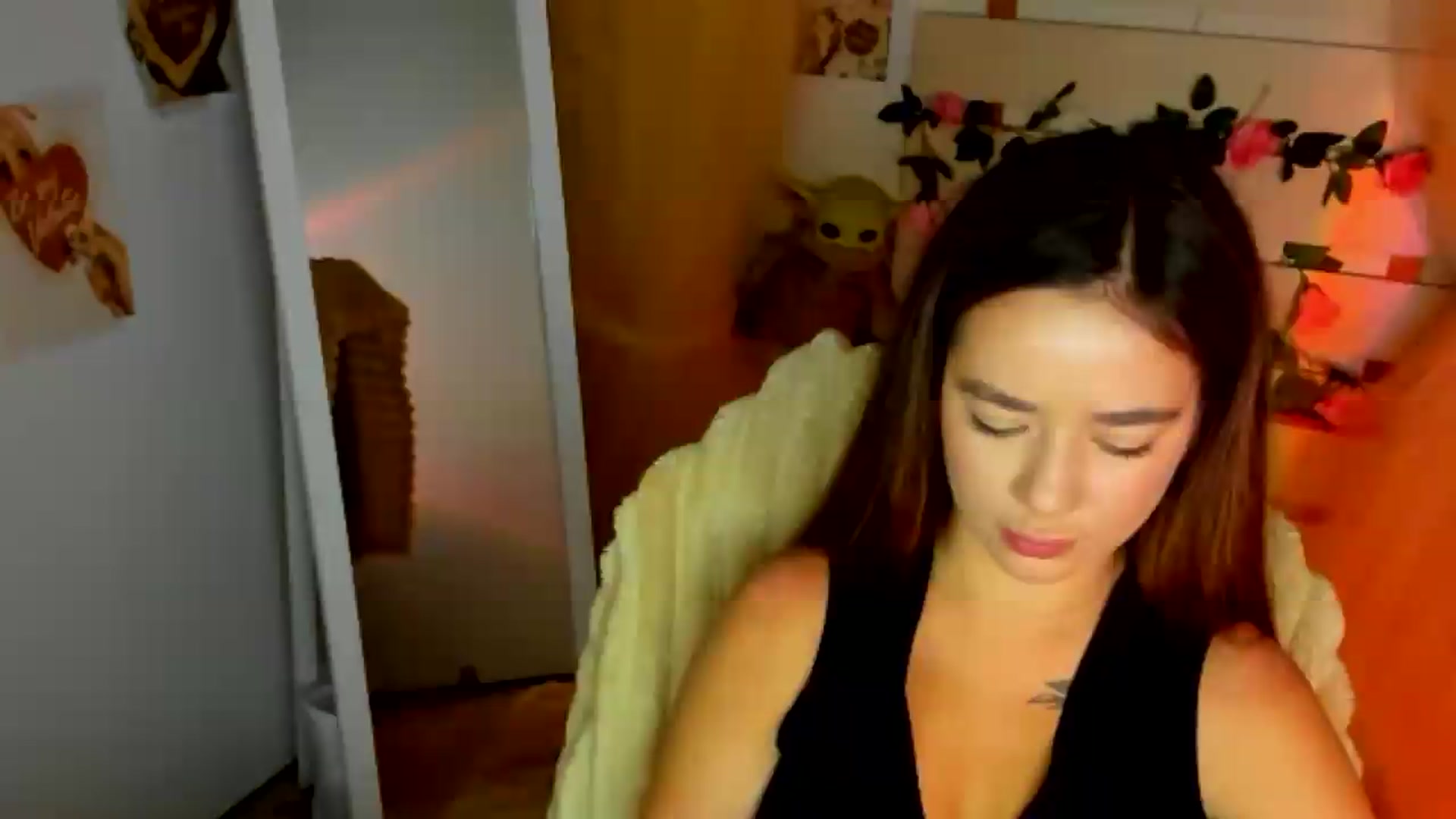 Gallery image thumbnail from KiraLove's myfreecams stream on, 07/02/2026, 07:23 image 5 of 20