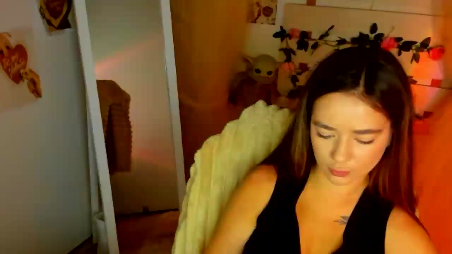 Gallery image thumbnail from KiraLove's myfreecams stream on, 07/02/2026, 07:23 image 12 of 20