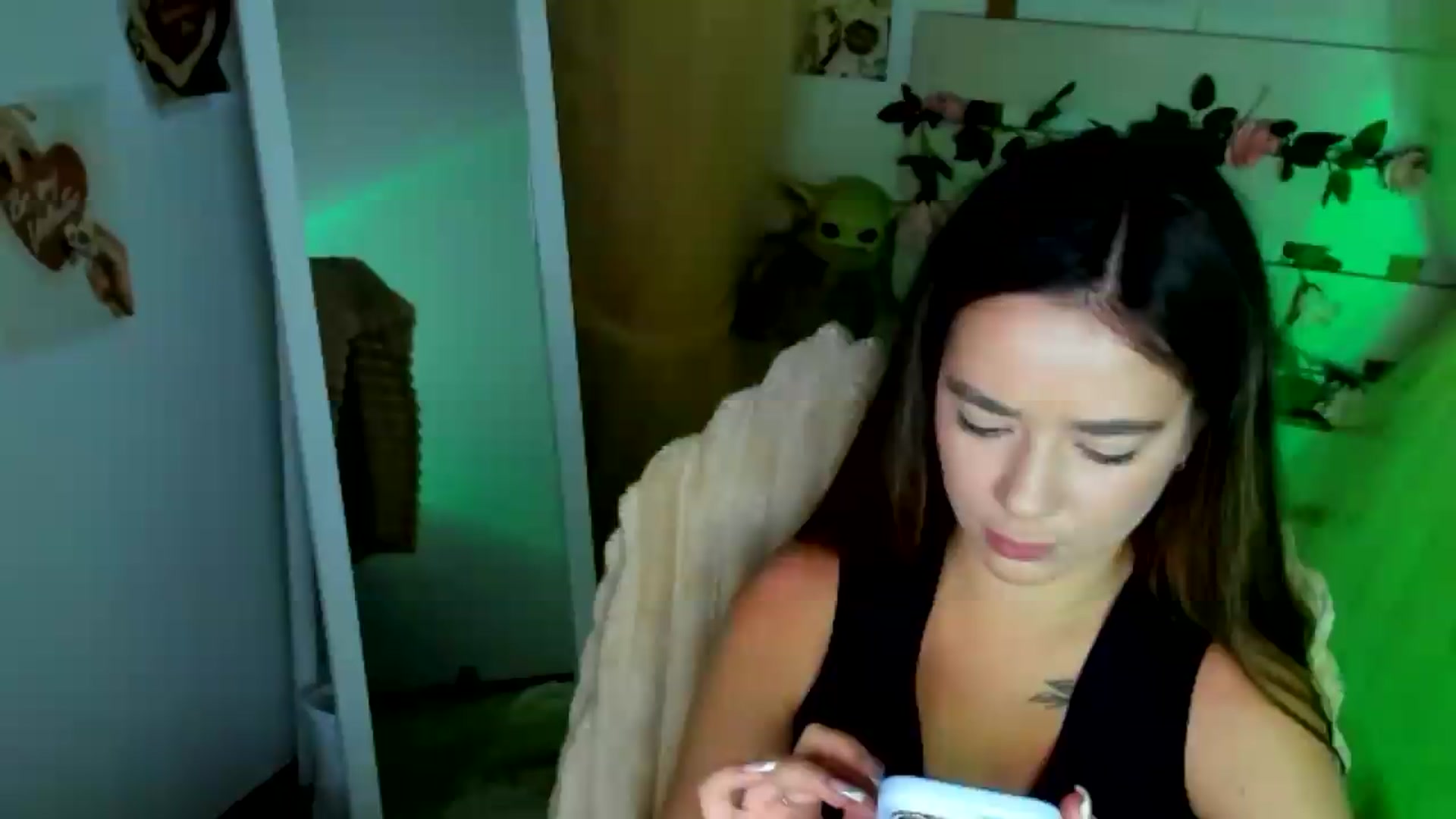 Gallery image thumbnail from KiraLove's myfreecams stream on, 07/02/2026, 07:23 image 8 of 20