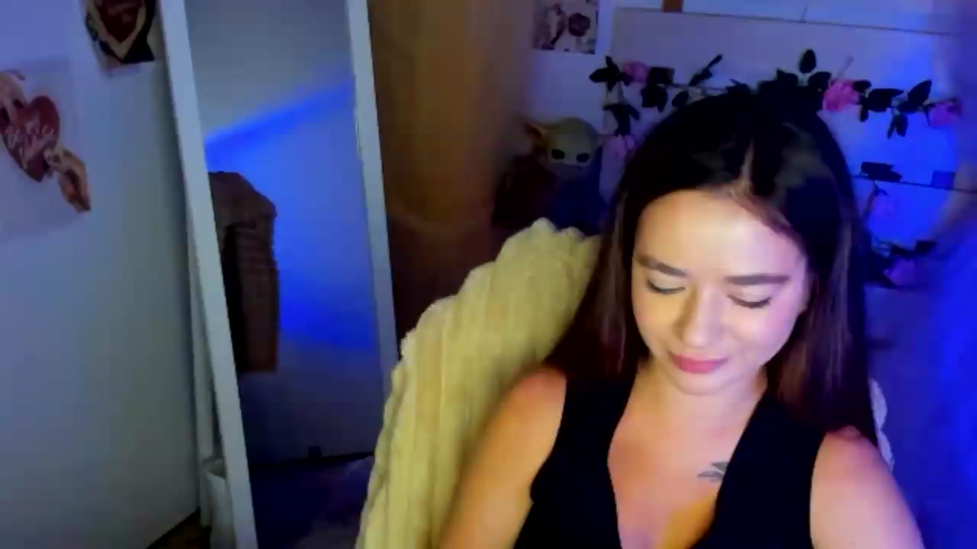 Gallery image thumbnail from KiraLove's myfreecams stream on, 07/02/2026, 07:23 image 6 of 20