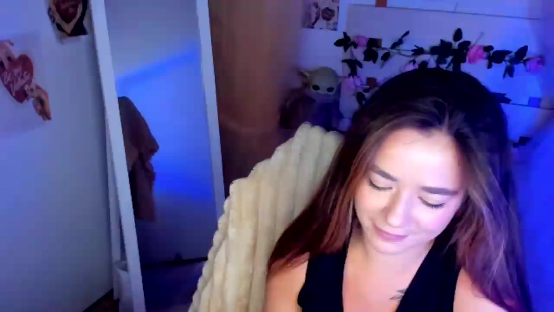 Gallery image thumbnail from KiraLove's myfreecams stream on, 07/02/2026, 08:23 image 8 of 20