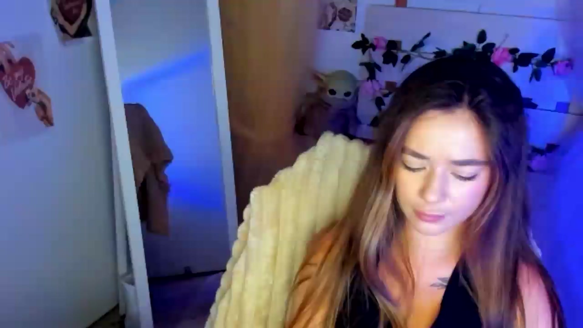 Gallery image thumbnail from KiraLove's myfreecams stream on, 07/02/2026, 08:23 image 15 of 20