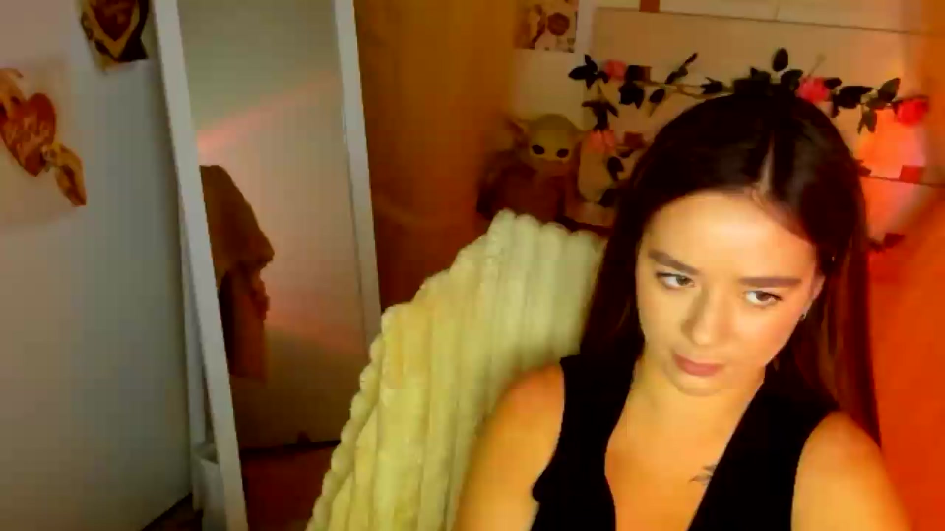 Gallery image thumbnail from KiraLove's myfreecams stream on, 07/02/2026, 08:23 image 4 of 20