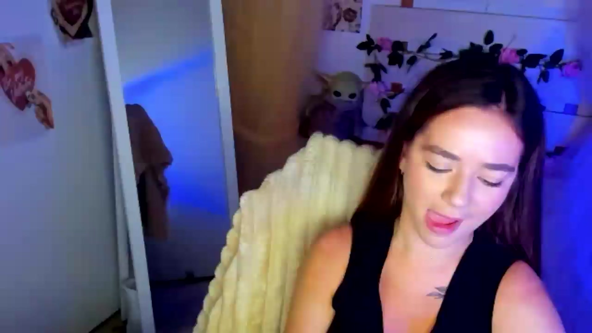 Gallery image thumbnail from KiraLove's myfreecams stream on, 07/02/2026, 08:23 image 6 of 20