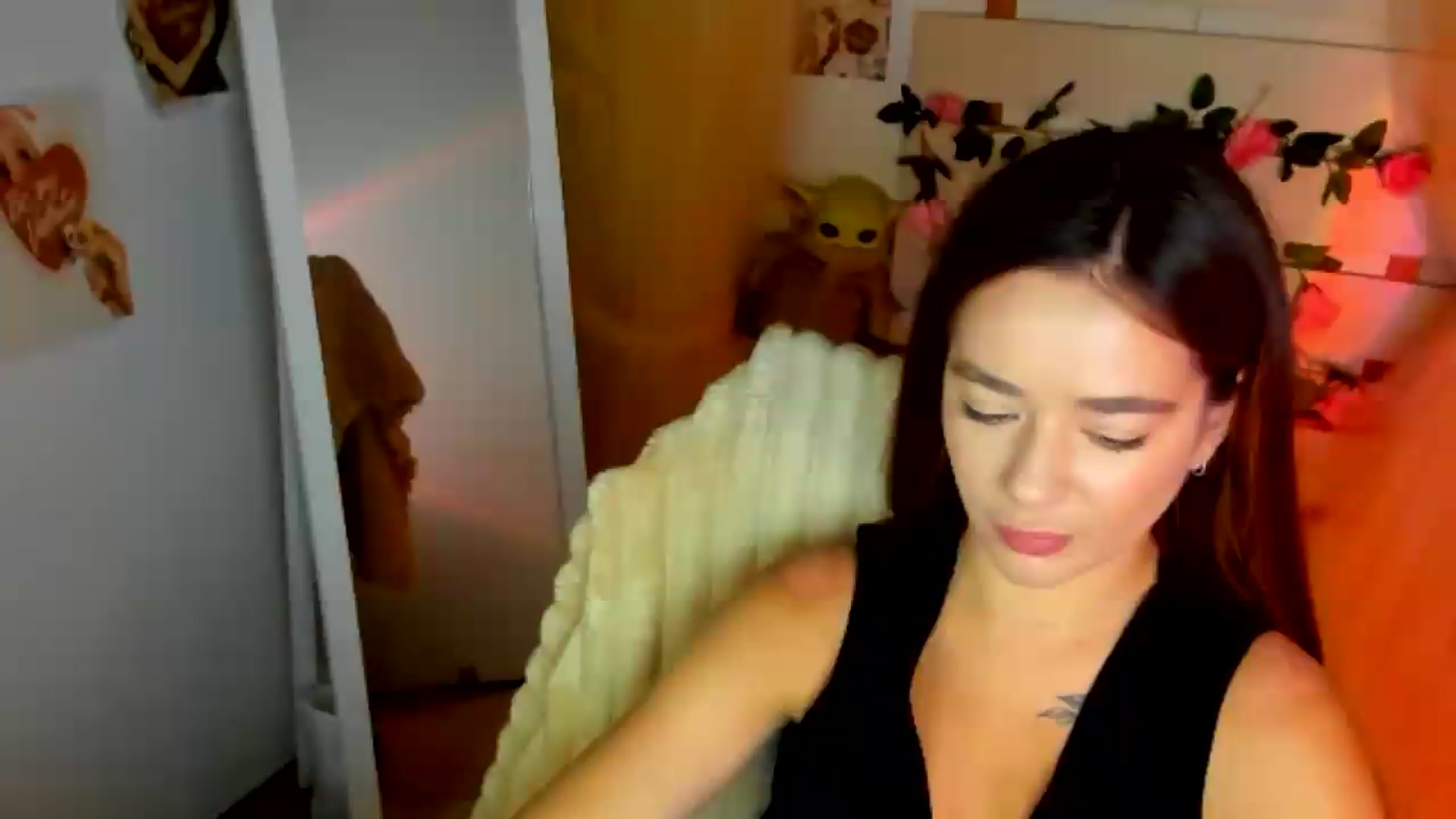 Gallery image thumbnail from KiraLove's myfreecams stream on, 07/02/2026, 08:23 image 2 of 20