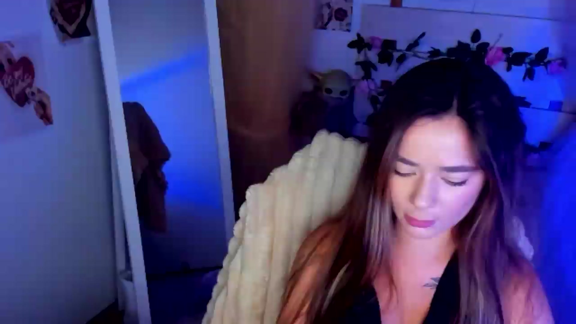 Gallery image thumbnail from KiraLove's myfreecams stream on, 07/02/2026, 08:23 image 17 of 20