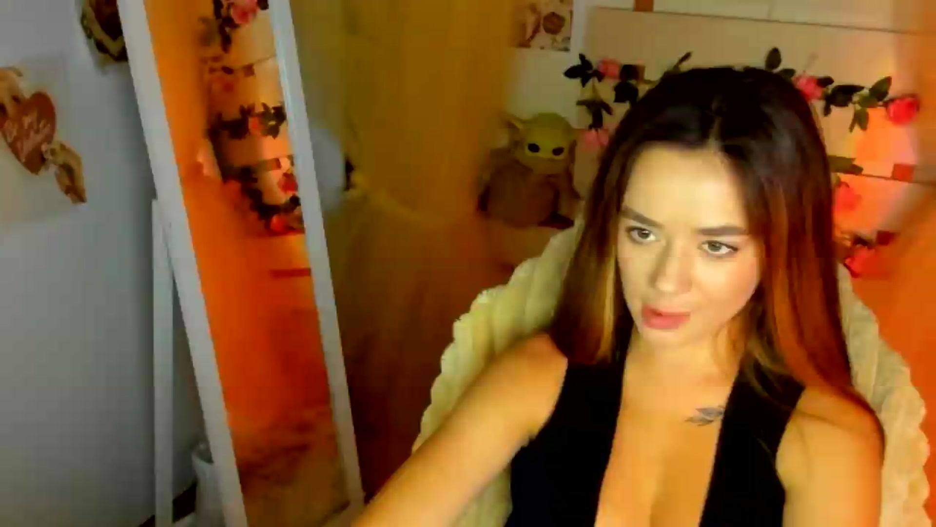 Gallery image thumbnail from KiraLove's myfreecams stream on, 07/02/2026, 11:33 image 15 of 20