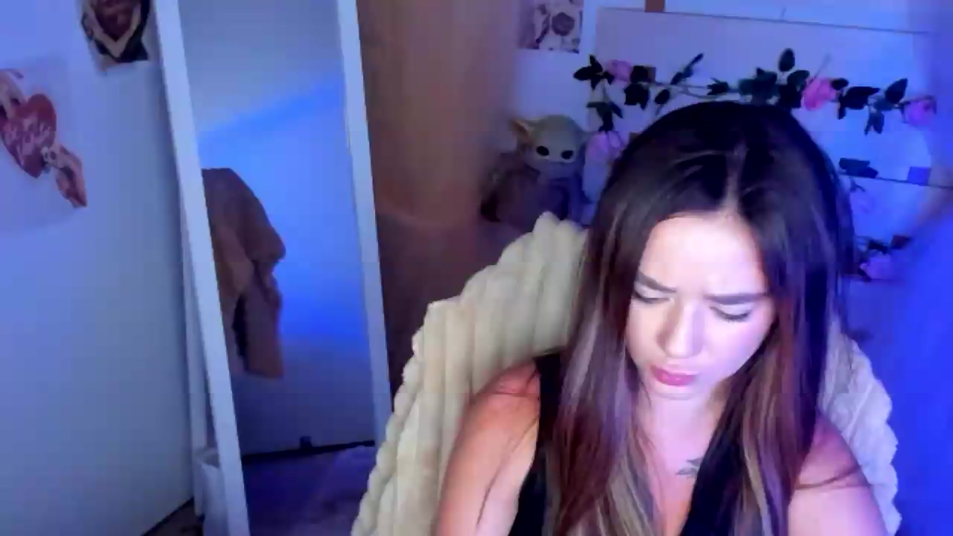 Gallery image thumbnail from KiraLove's myfreecams stream on, 07/02/2026, 11:33 image 7 of 20