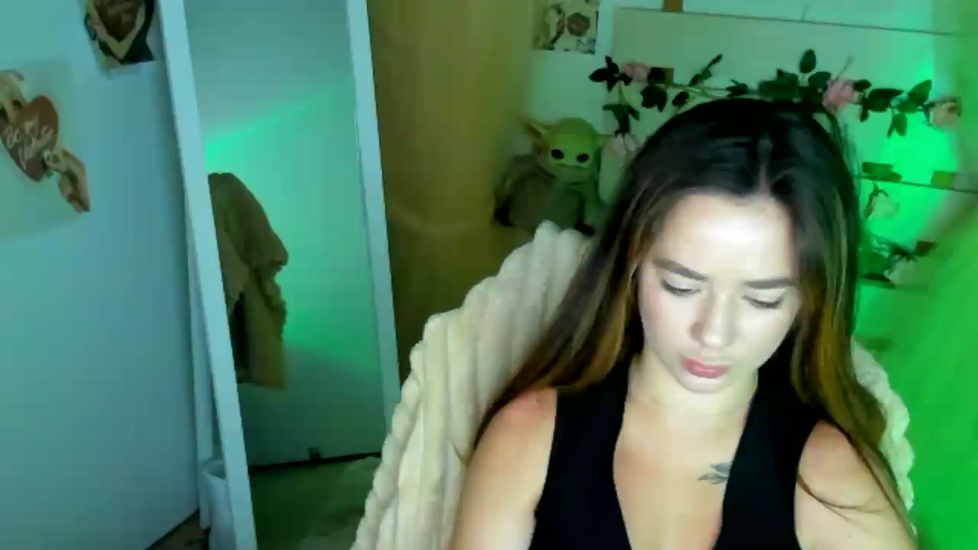 Gallery image thumbnail from KiraLove's myfreecams stream on, 07/02/2026, 11:33 image 9 of 20