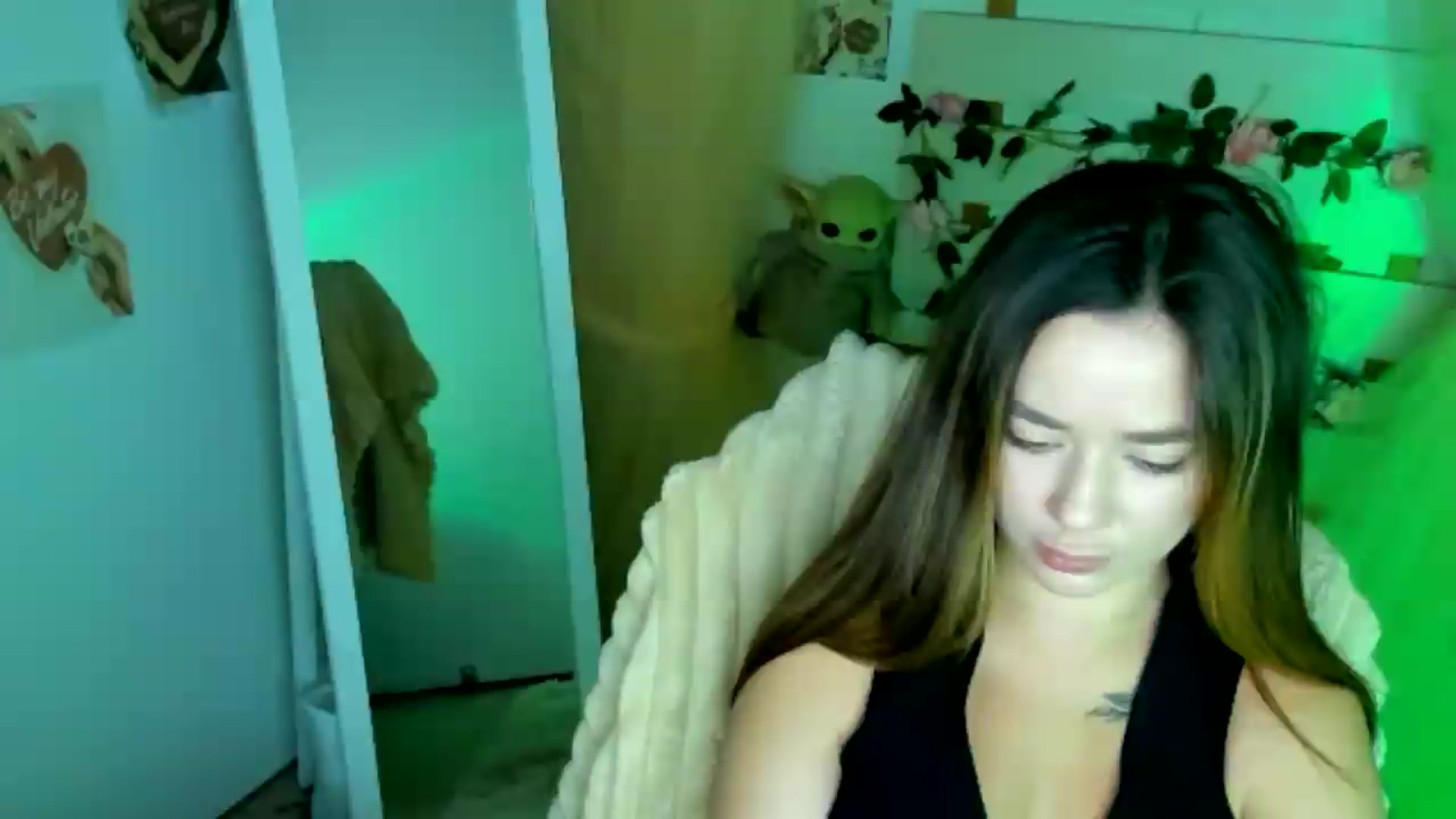 Gallery image thumbnail from KiraLove's myfreecams stream on, 07/02/2026, 11:33 image 10 of 20