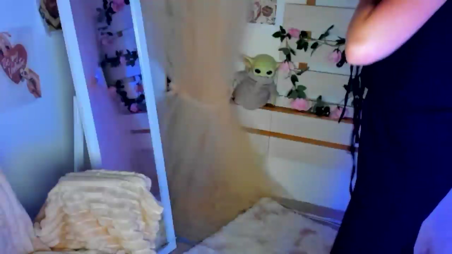 Gallery image thumbnail from KiraLove's myfreecams stream on, 07/02/2026, 11:33 image 18 of 20