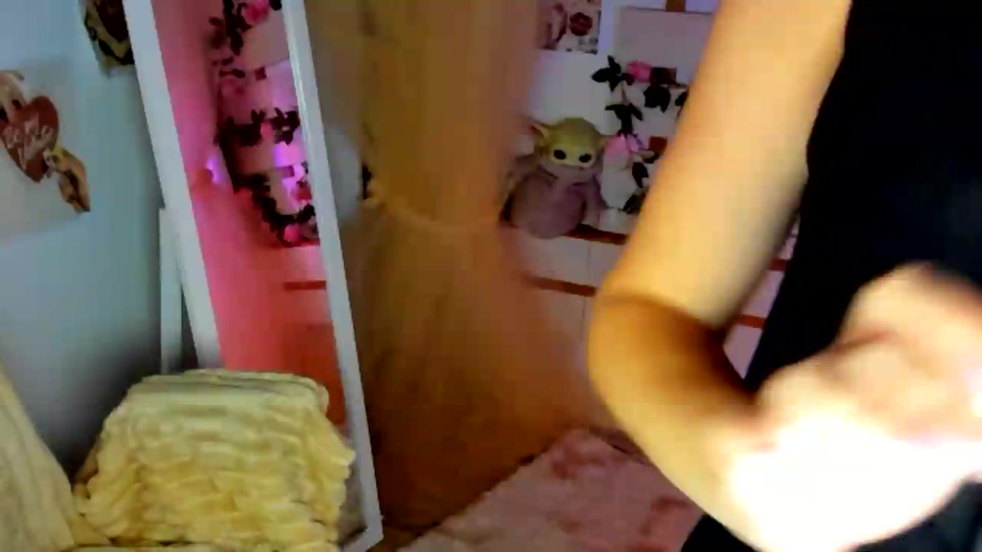 Gallery image thumbnail from KiraLove's myfreecams stream on, 07/02/2026, 11:33 image 17 of 20