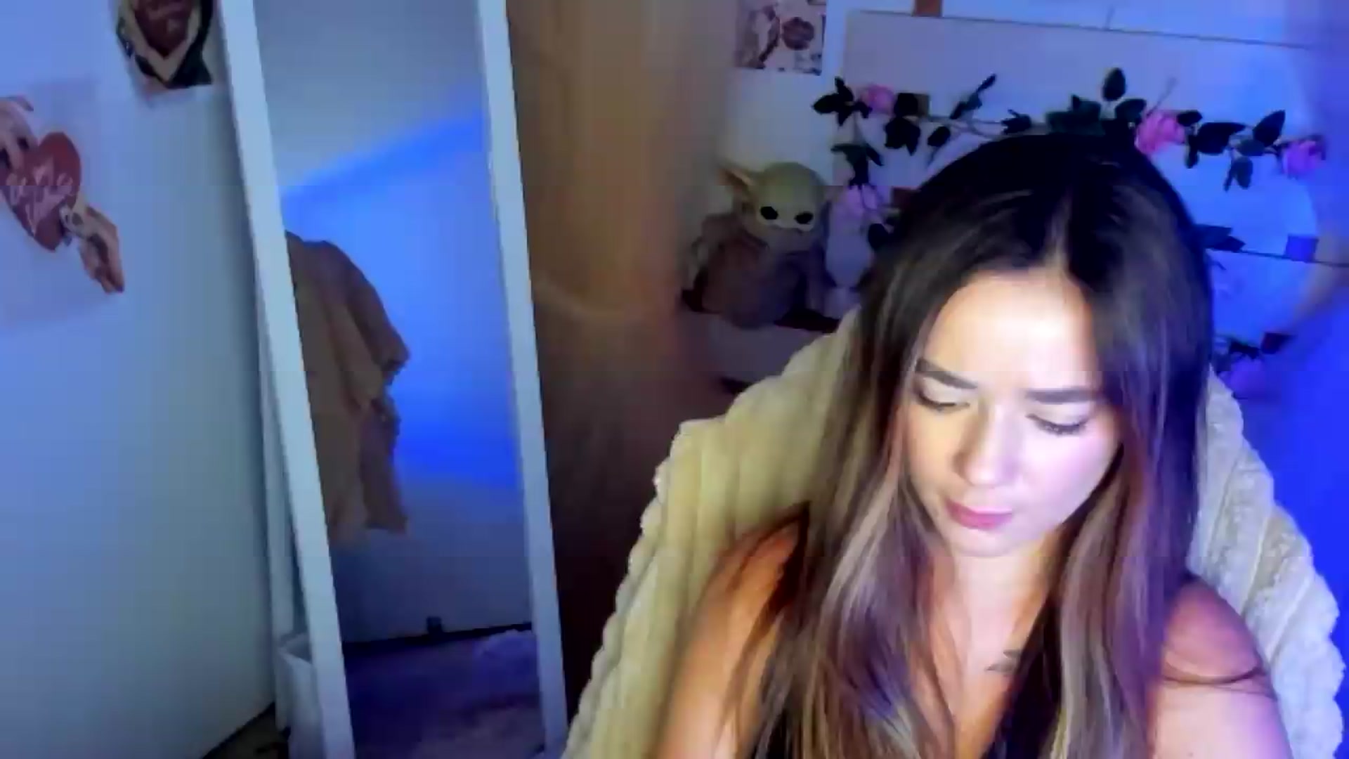 Gallery image thumbnail from KiraLove's myfreecams stream on, 07/02/2026, 11:33 image 4 of 20