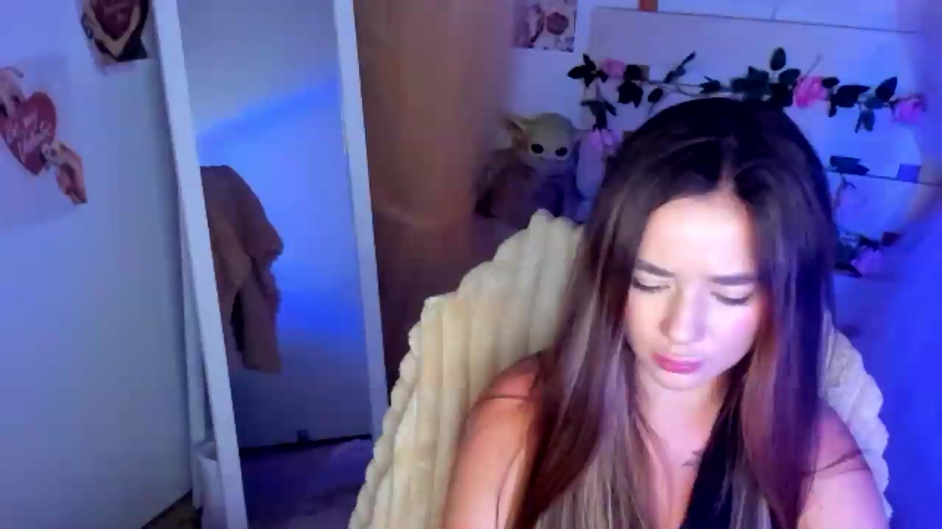 Gallery image thumbnail from KiraLove's myfreecams stream on, 07/02/2026, 11:33 image 6 of 20