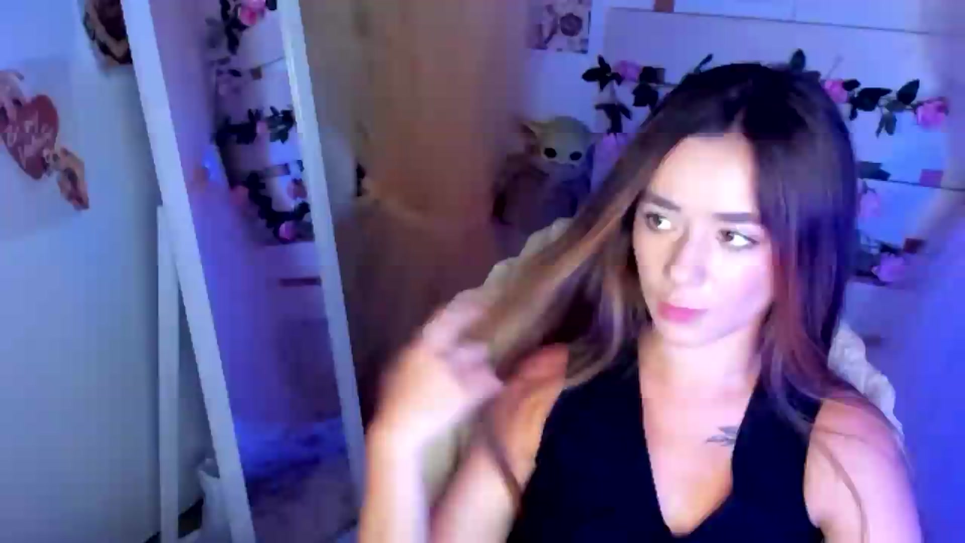 Gallery image thumbnail from KiraLove's myfreecams stream on, 07/02/2026, 12:13 image 5 of 20