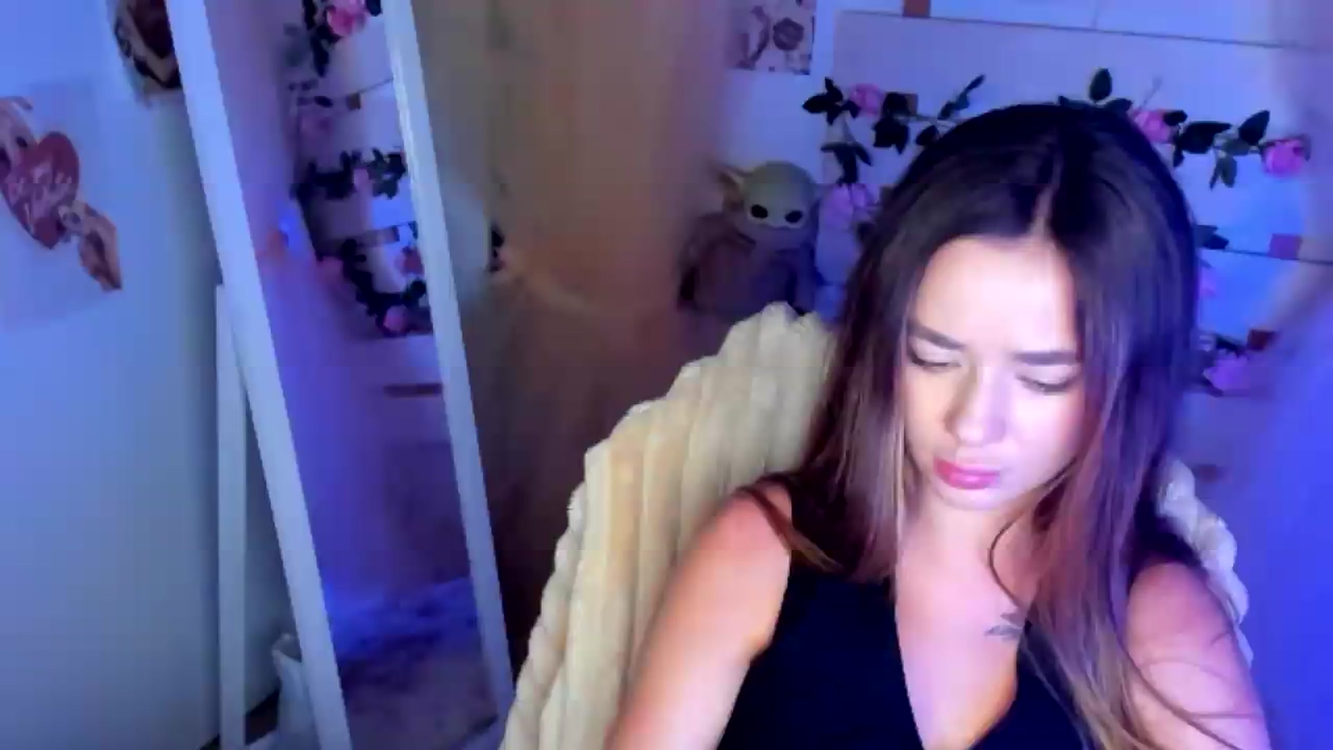 Gallery image thumbnail from KiraLove's myfreecams stream on, 07/02/2026, 12:13 image 2 of 20