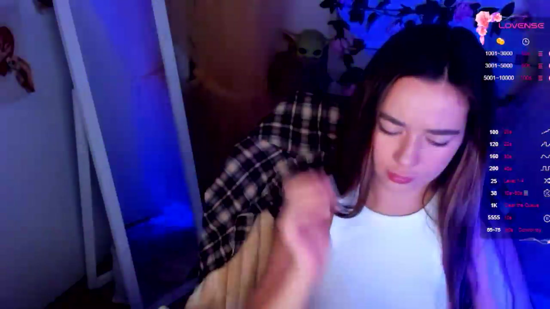 Gallery image thumbnail from KiraLove's myfreecams stream on, 07/05/2026, 07:36 image 15 of 20