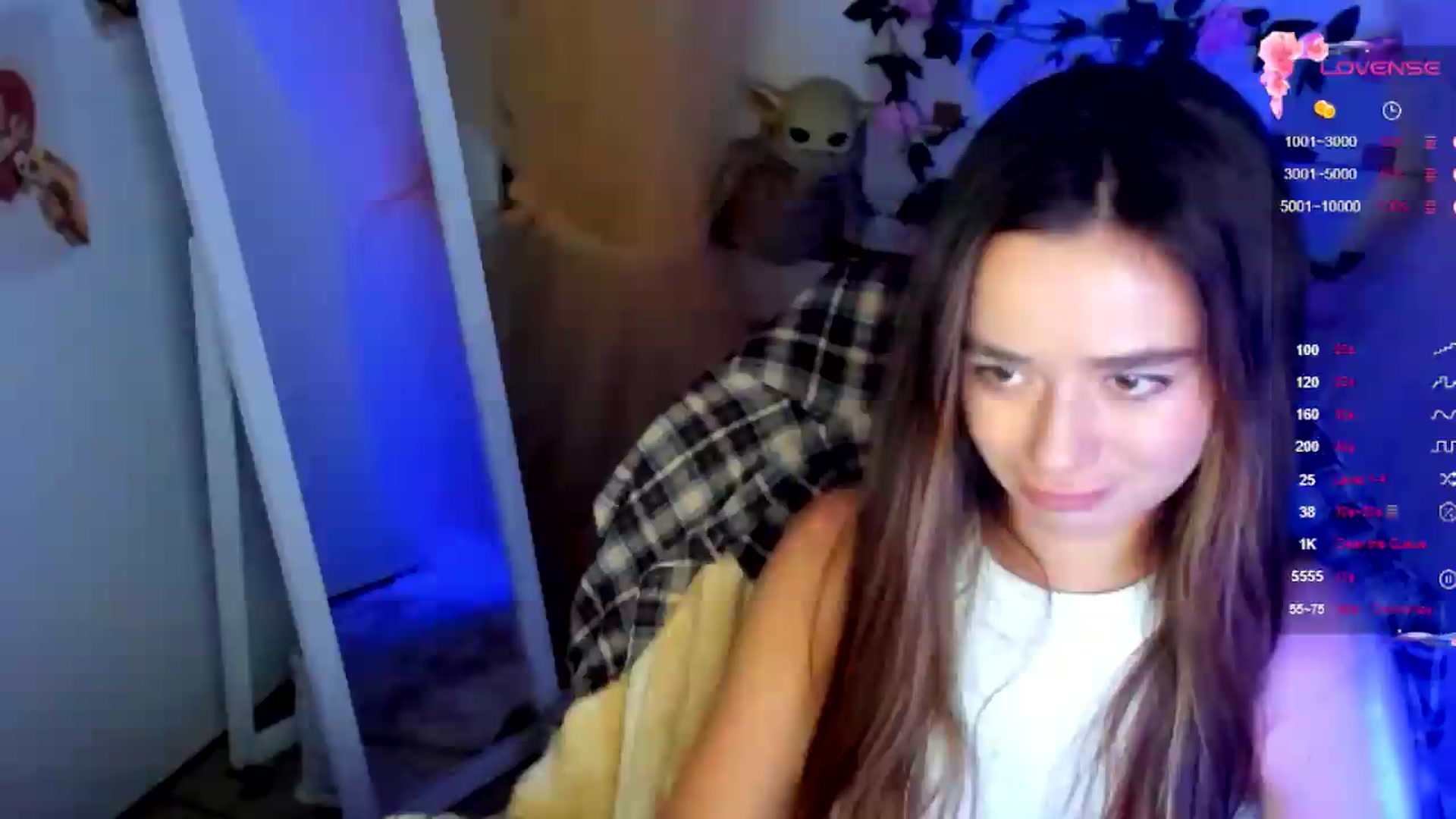 Gallery image thumbnail from KiraLove's myfreecams stream on, 07/05/2026, 07:36 image 6 of 20