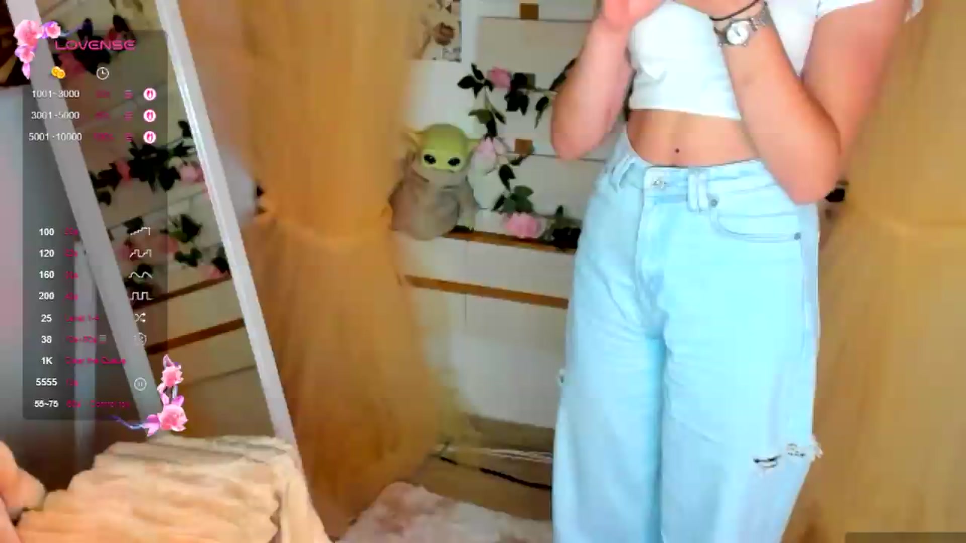 Gallery image thumbnail from KiraLove's myfreecams stream on, 07/20/2026, 12:03 image 11 of 20
