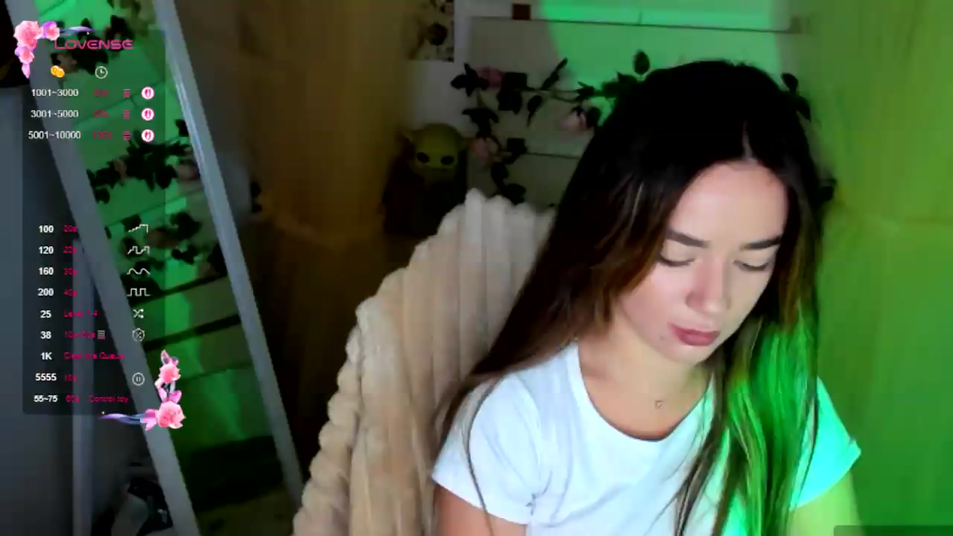 Gallery image thumbnail from KiraLove's myfreecams stream on, 07/20/2026, 12:03 image 18 of 20