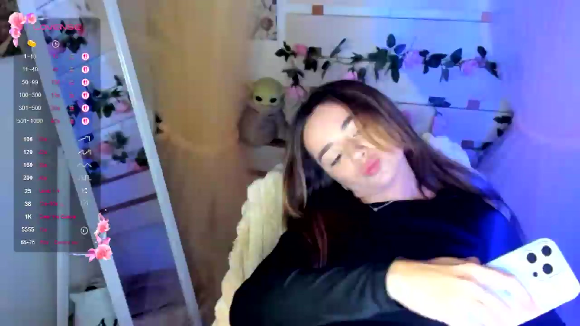 Gallery image thumbnail from KiraLove's myfreecams stream on, 07/28/2026, 11:25 image 17 of 20