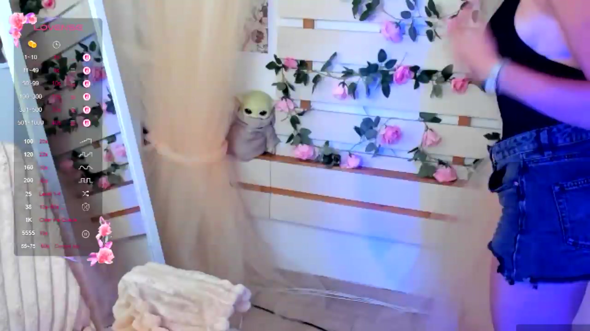 Gallery image thumbnail from KiraLove's myfreecams stream on, 08/07/2026, 17:47 image 9 of 20