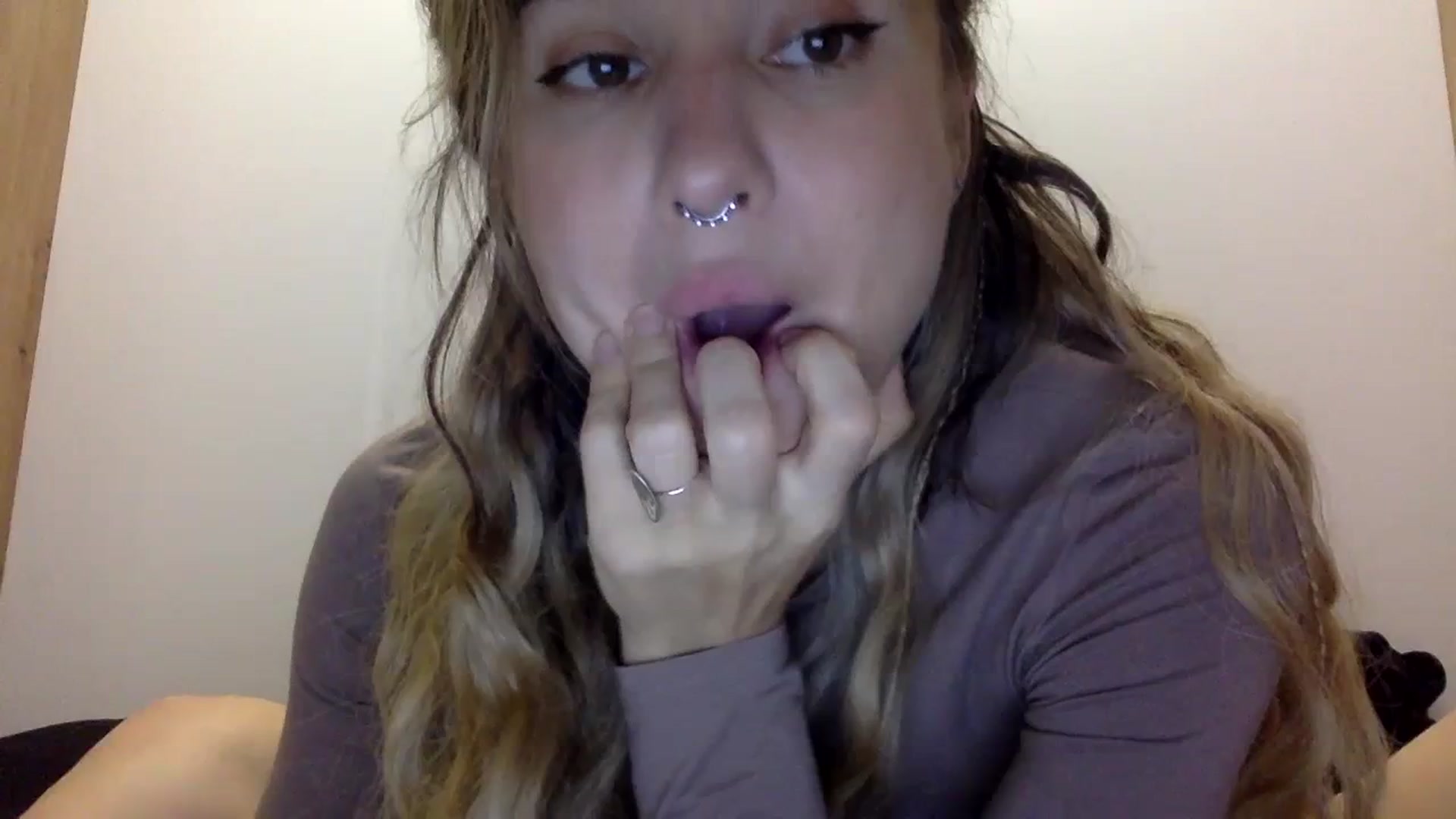Gallery image thumbnail from KiraLovensee's myfreecams stream on, 11/01/2023, 08:05 image 19 of 20