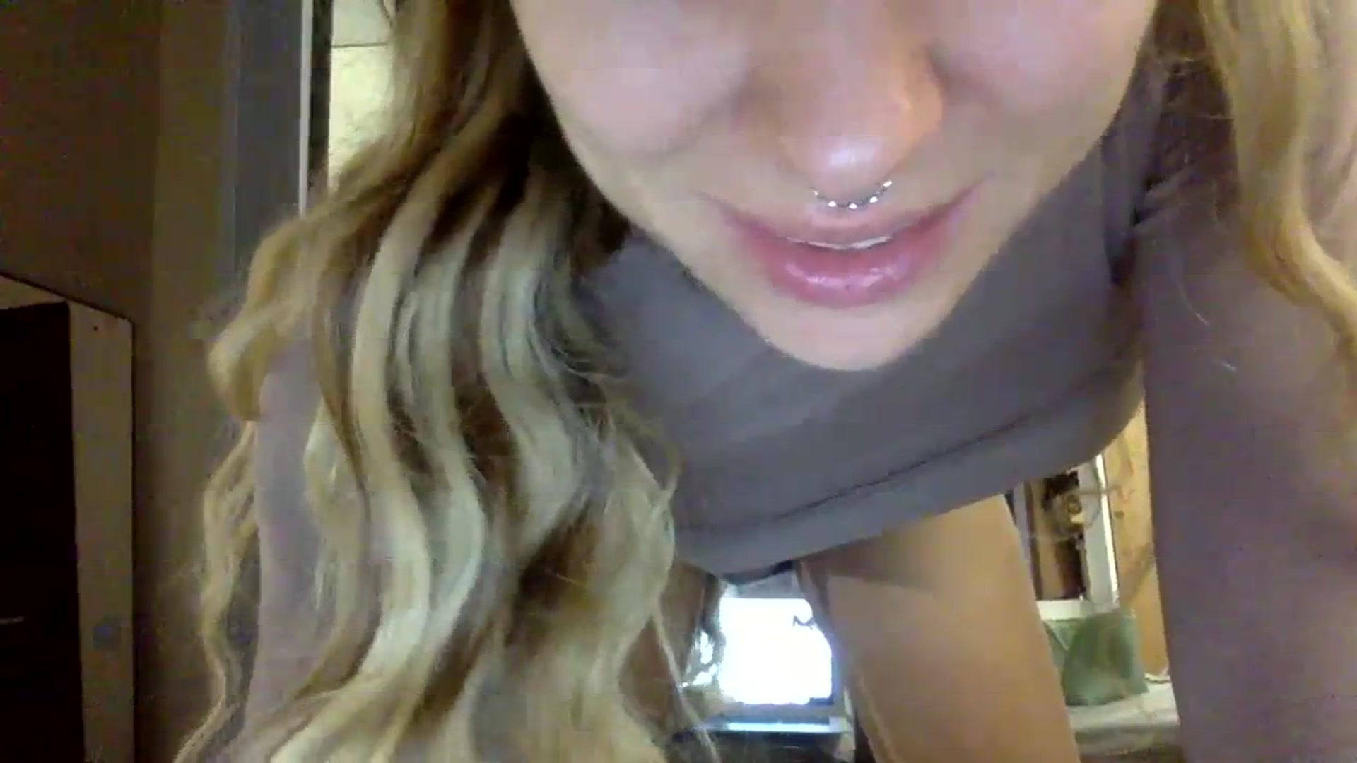Gallery image thumbnail from KiraLovensee's myfreecams stream on, 11/01/2023, 08:05 image 4 of 20