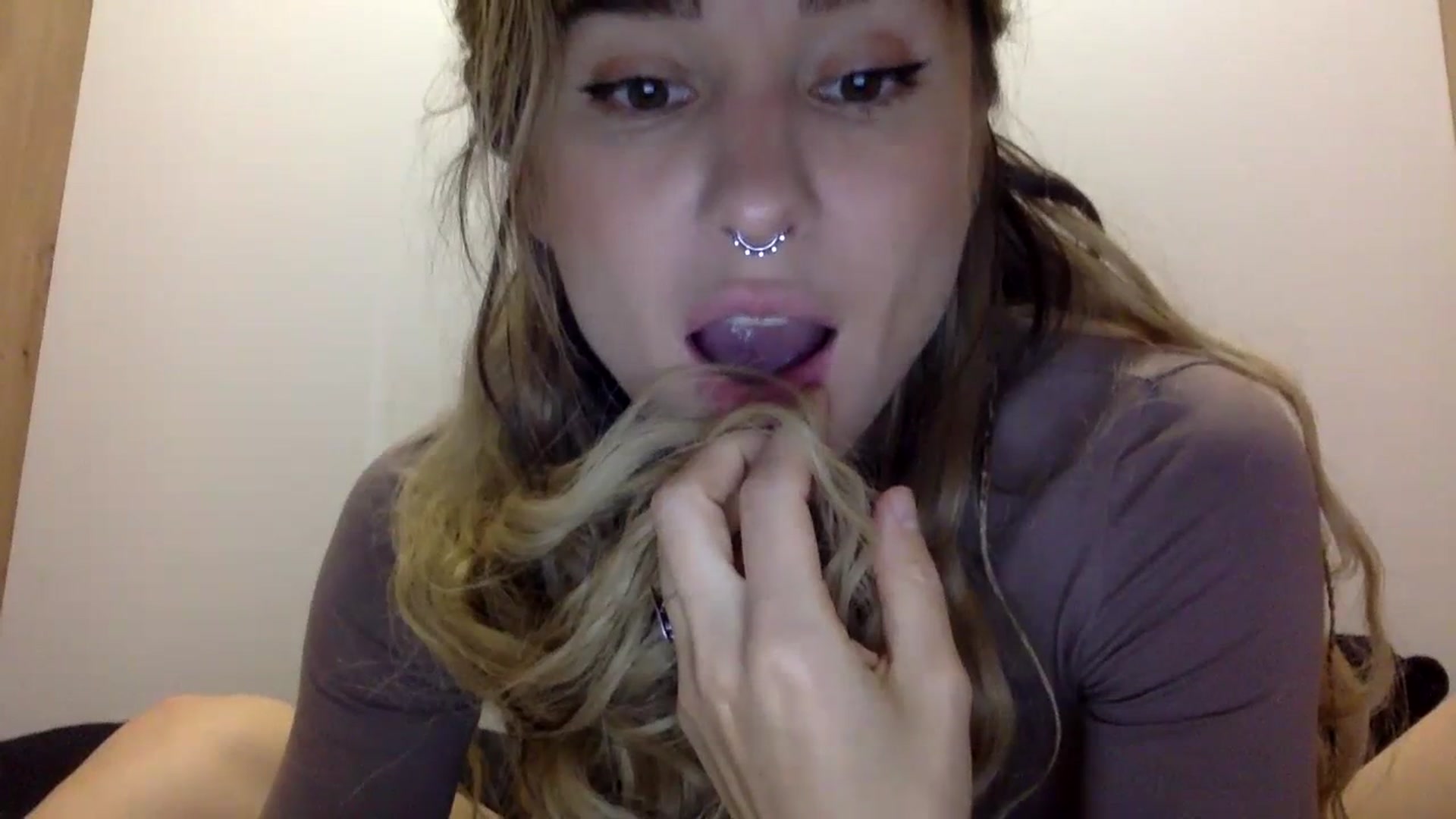 Gallery image thumbnail from KiraLovensee's myfreecams stream on, 11/01/2023, 08:05 image 18 of 20