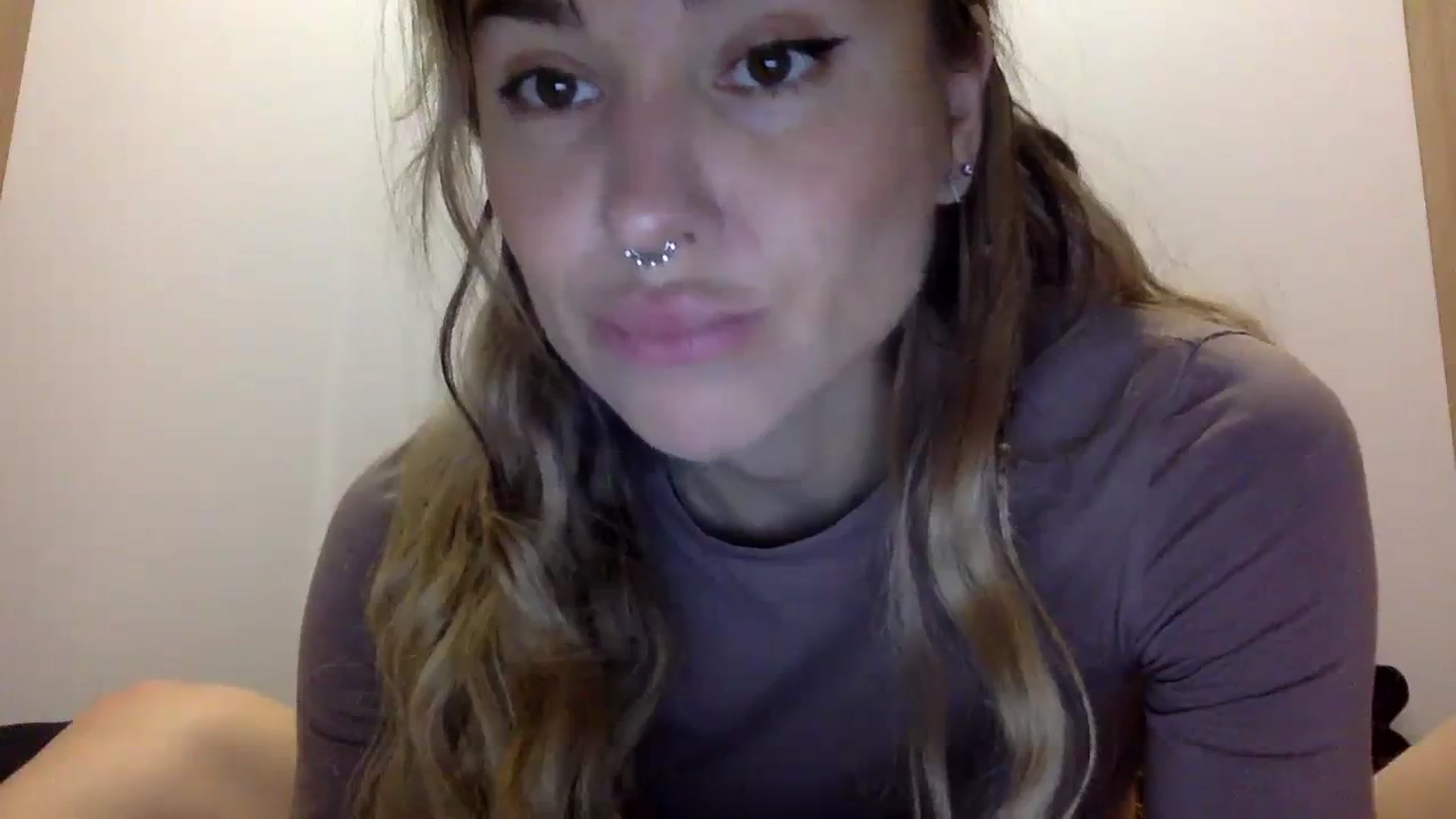 Gallery image thumbnail from KiraLovensee's myfreecams stream on, 11/01/2023, 08:05 image 15 of 20