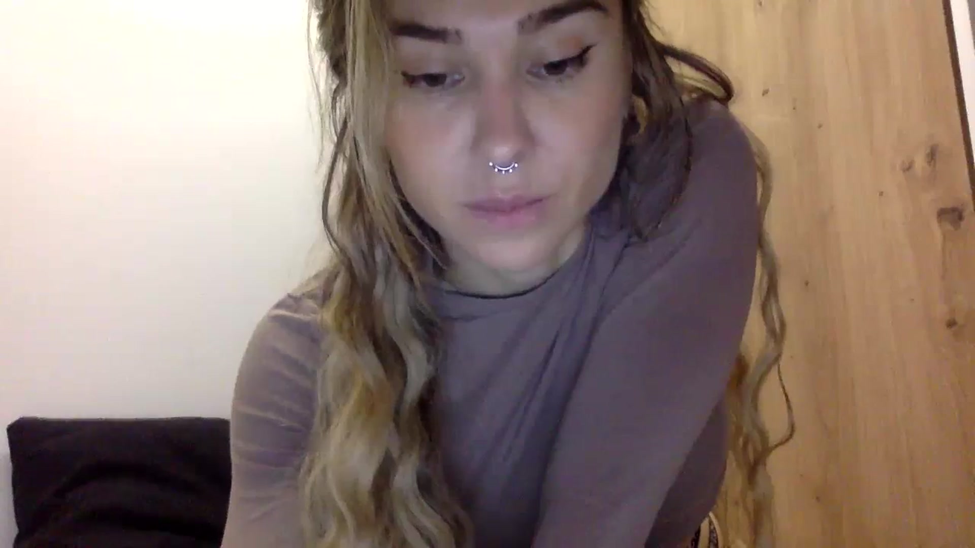 Gallery image thumbnail from KiraLovensee's myfreecams stream on, 11/01/2023, 08:38 image 6 of 20