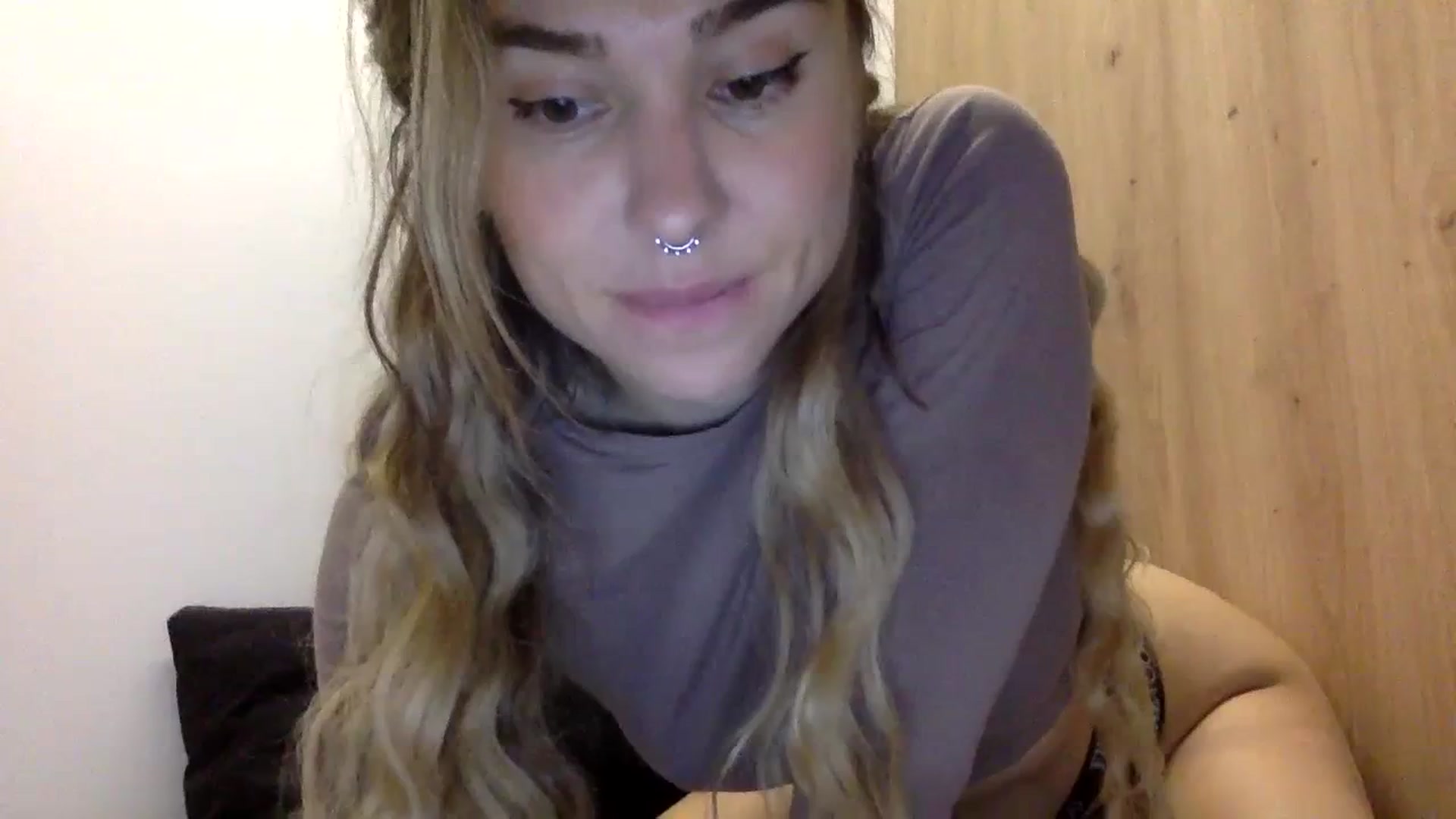 Gallery image thumbnail from KiraLovensee's myfreecams stream on, 11/01/2023, 08:38 image 7 of 20