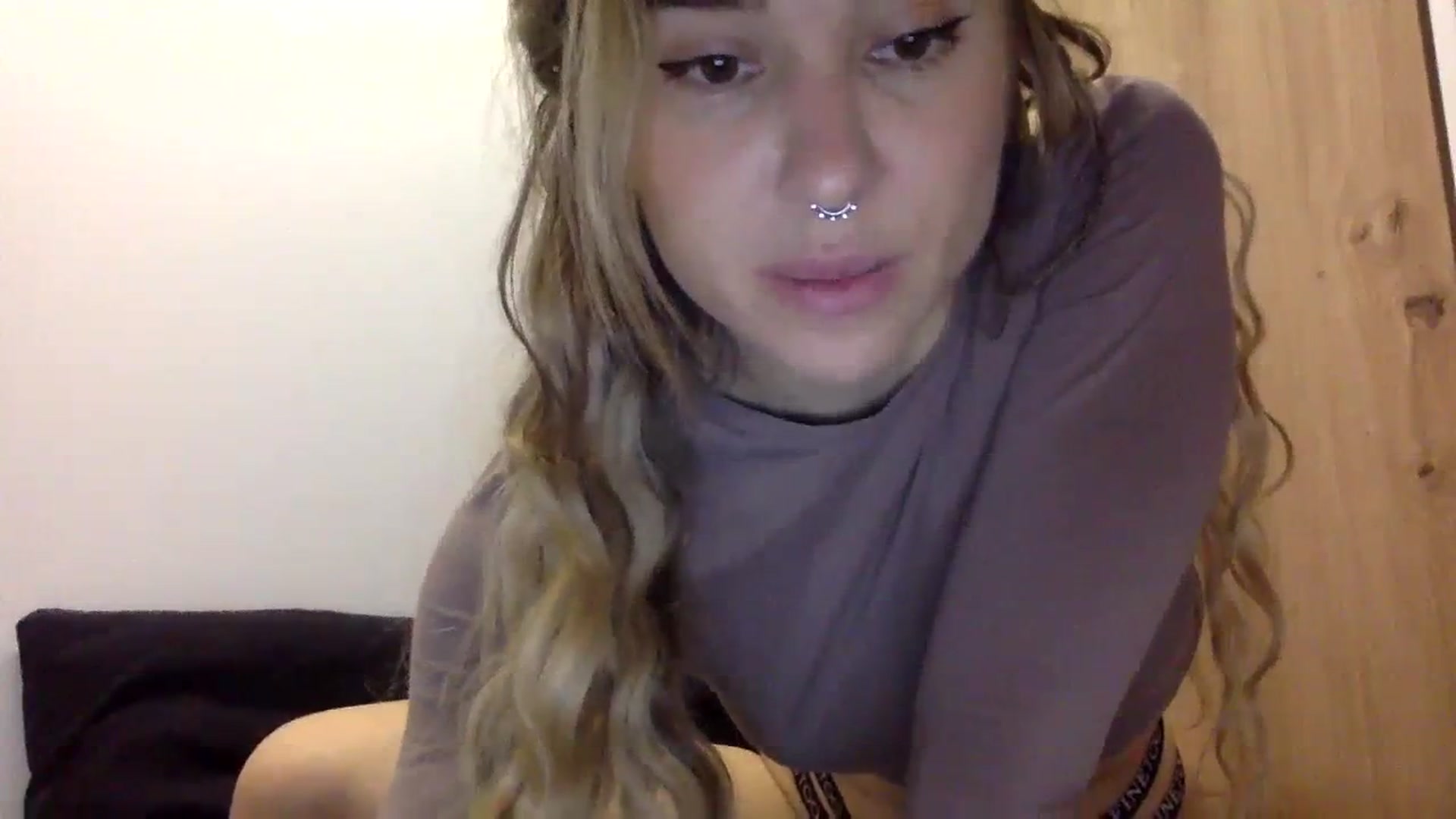 Gallery image thumbnail from KiraLovensee's myfreecams stream on, 11/01/2023, 08:38 image 4 of 20