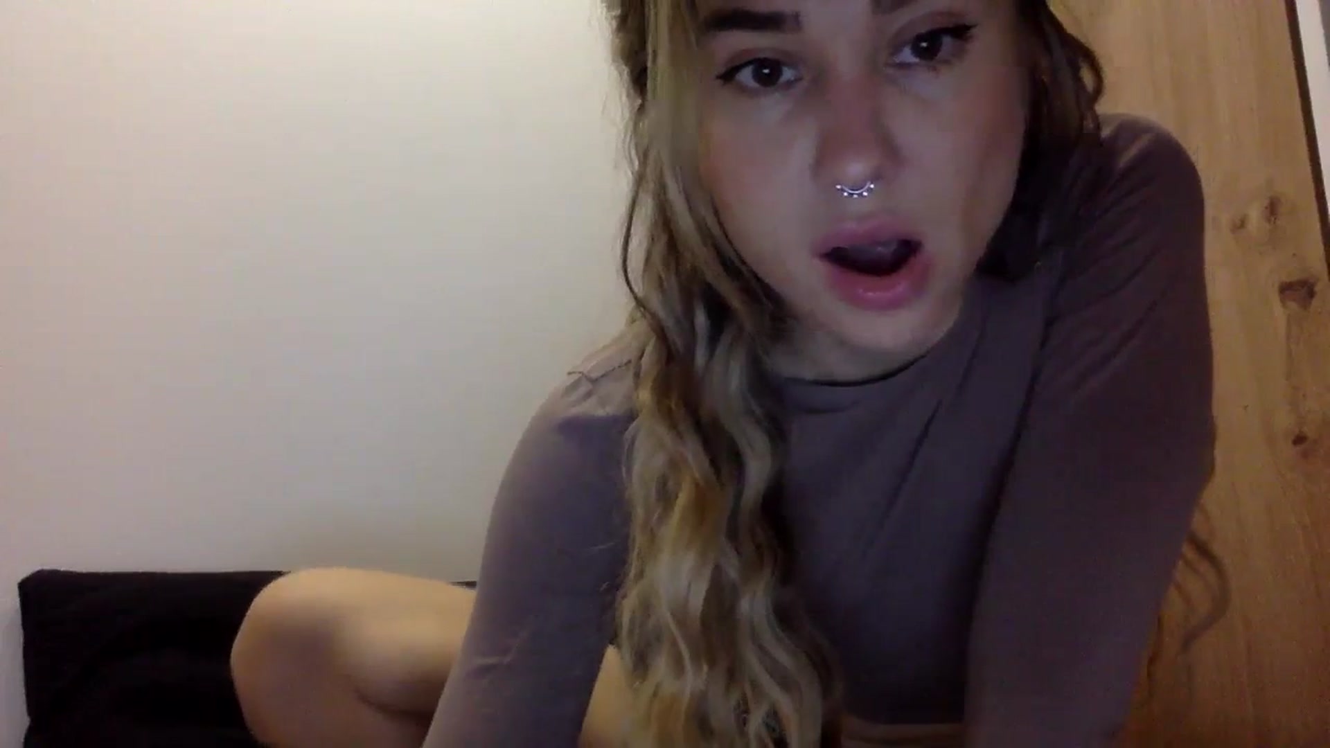 Gallery image thumbnail from KiraLovensee's myfreecams stream on, 11/01/2023, 08:38 image 3 of 20