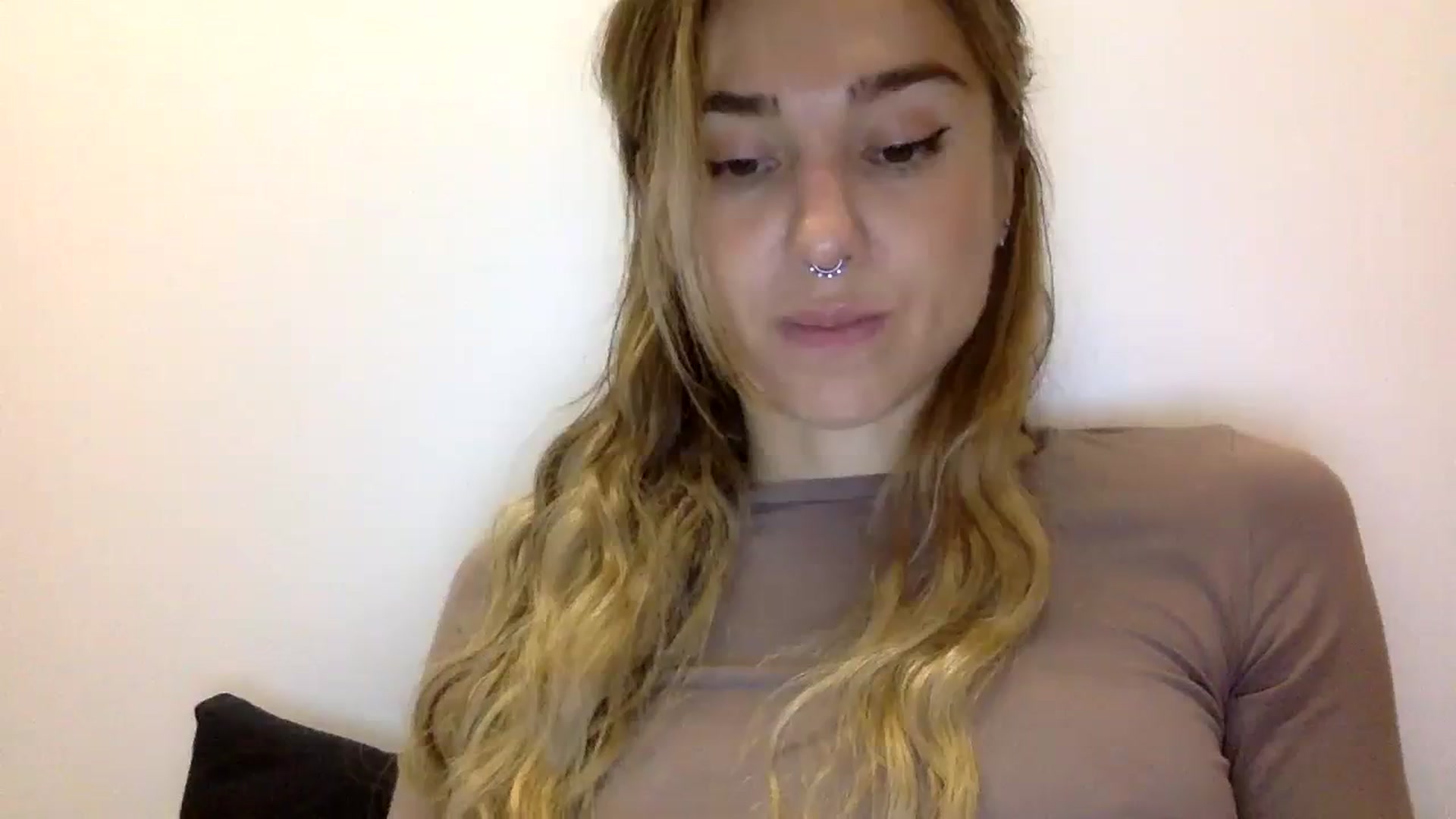 Gallery image thumbnail from KiraLovensee's myfreecams stream on, 11/01/2023, 09:30 image 17 of 20
