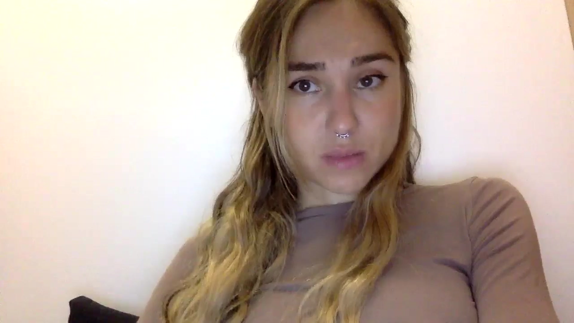 Gallery image thumbnail from KiraLovensee's myfreecams stream on, 11/01/2023, 09:30 image 15 of 20