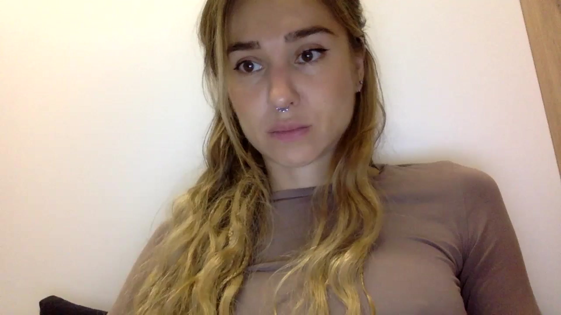 Gallery image thumbnail from KiraLovensee's myfreecams stream on, 11/01/2023, 09:30 image 13 of 20