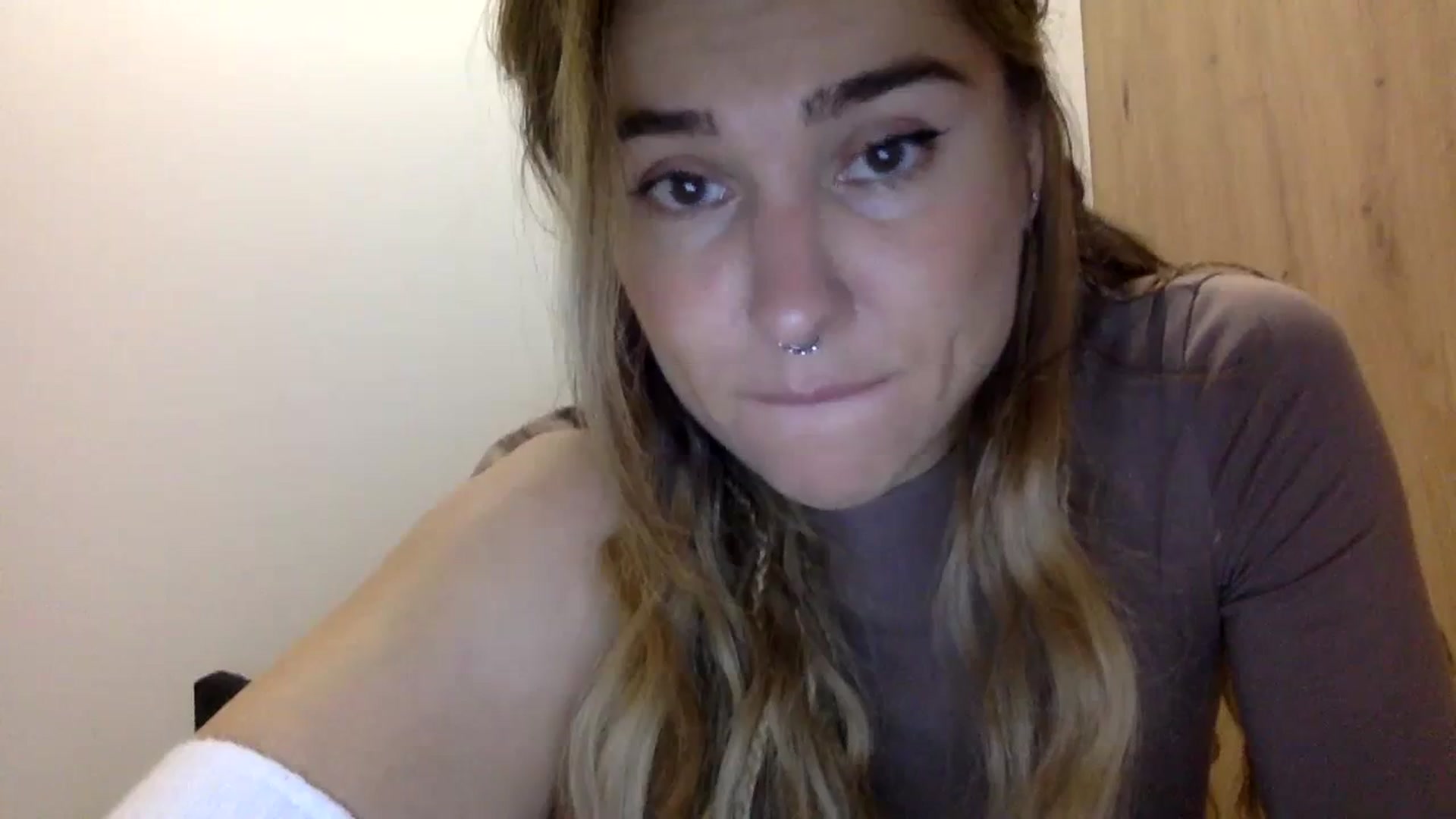 Gallery image thumbnail from KiraLovensee's myfreecams stream on, 11/01/2023, 09:30 image 10 of 20