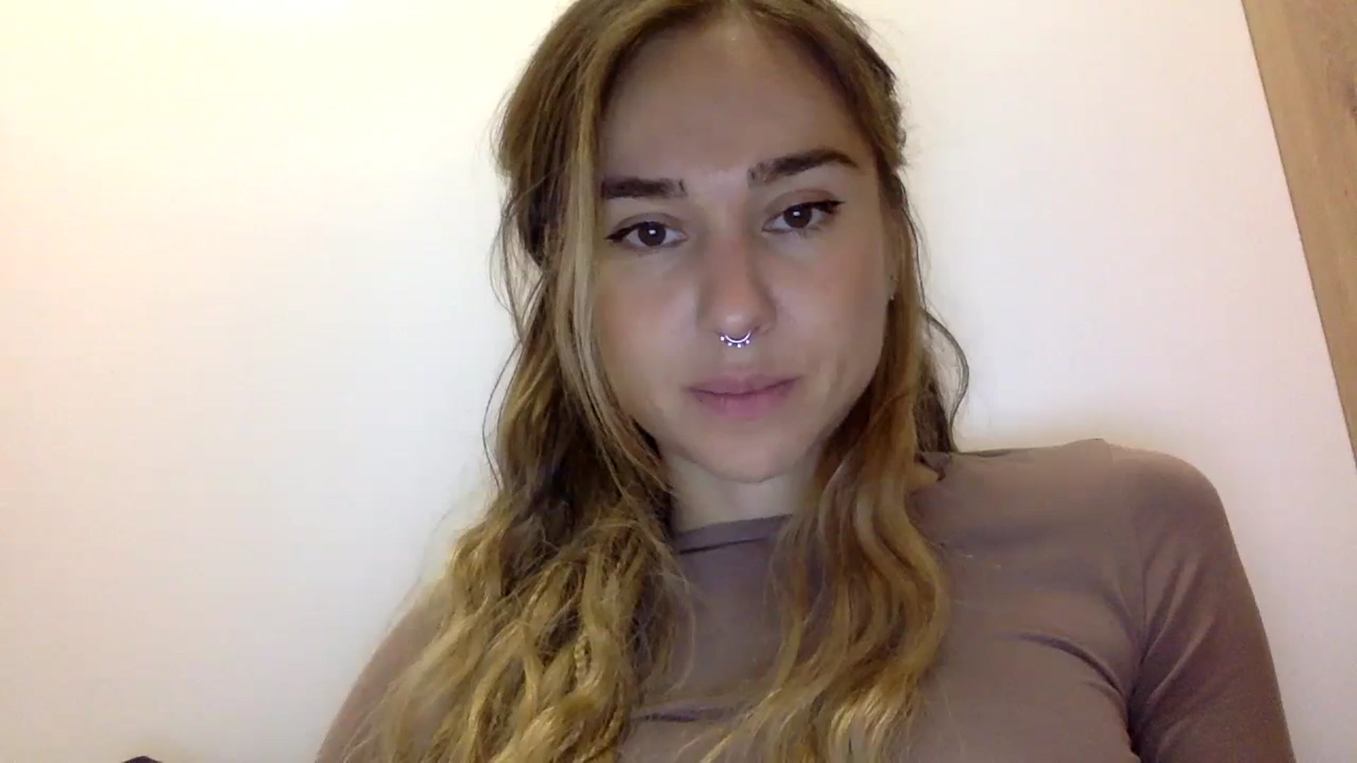 Gallery image thumbnail from KiraLovensee's myfreecams stream on, 11/01/2023, 09:30 image 11 of 20