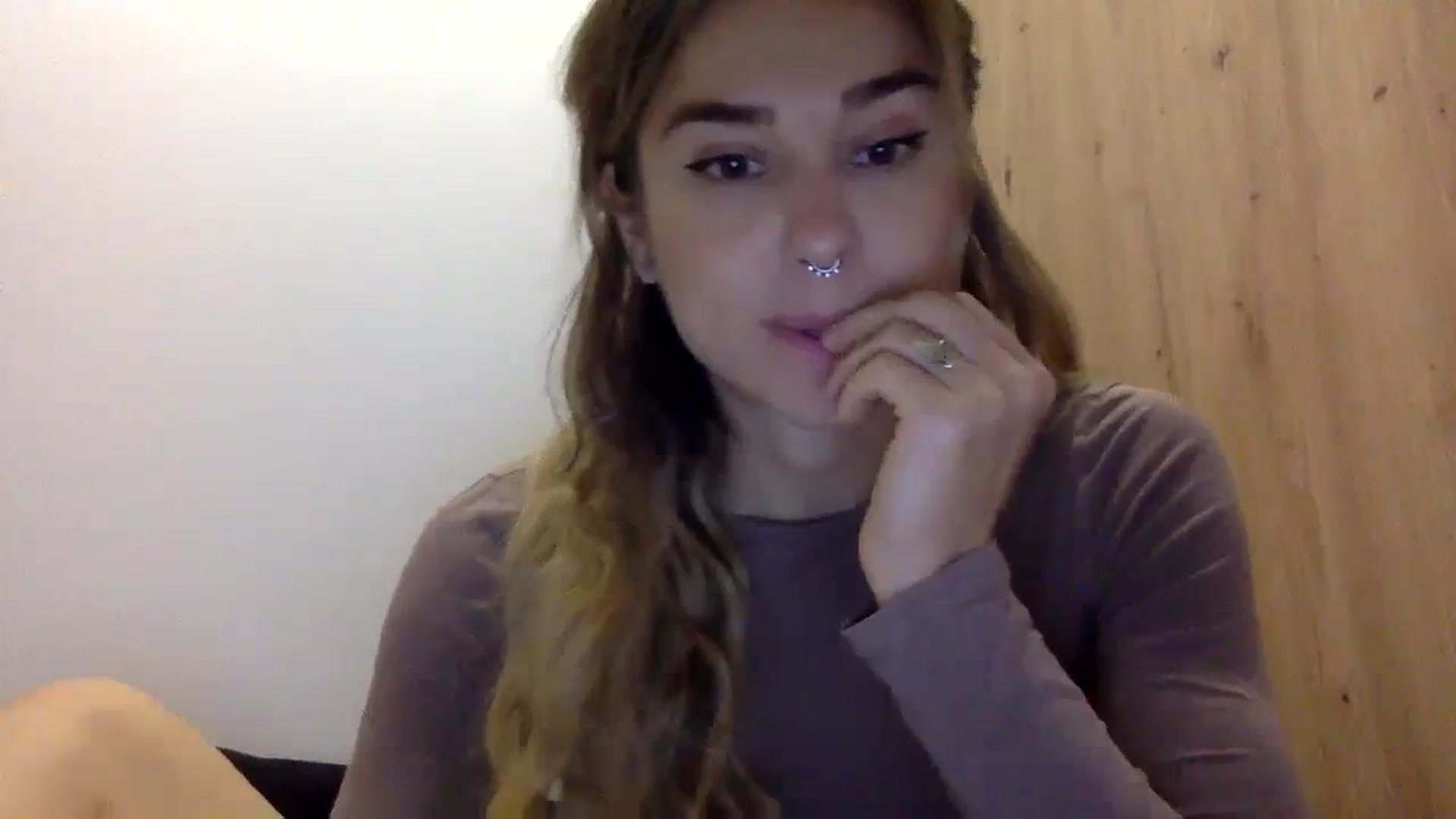 Gallery image thumbnail from KiraLovensee's myfreecams stream on, 11/01/2023, 10:22 image 13 of 20