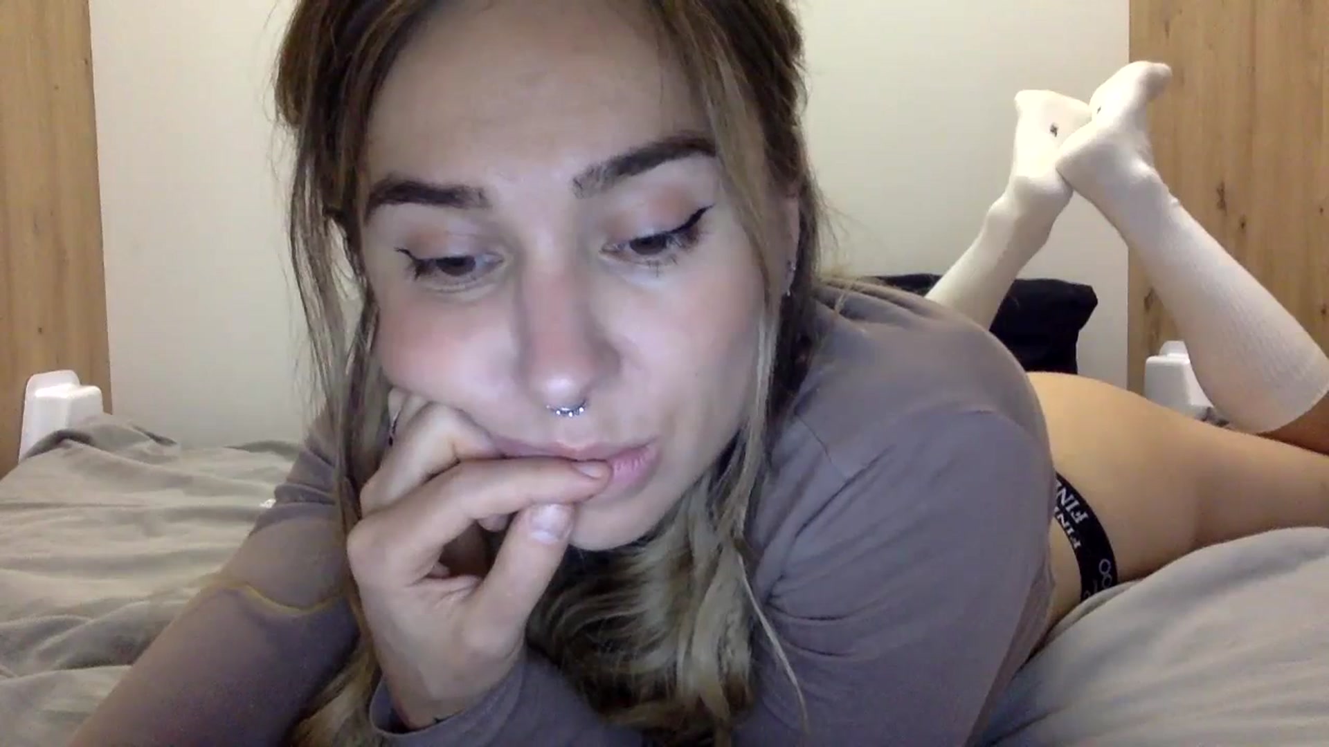 Gallery image thumbnail from KiraLovensee's myfreecams stream on, 11/01/2023, 10:22 image 20 of 20