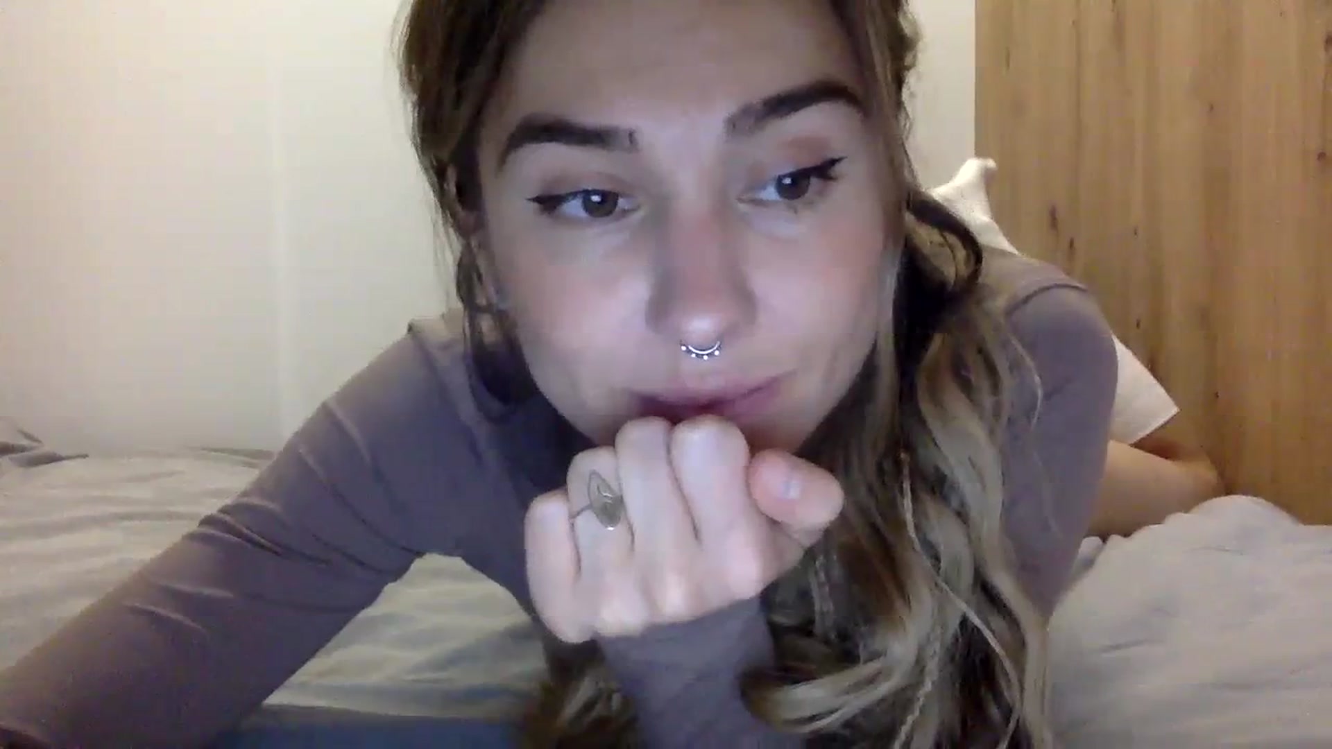 Gallery image thumbnail from KiraLovensee's myfreecams stream on, 11/01/2023, 10:22 image 6 of 20