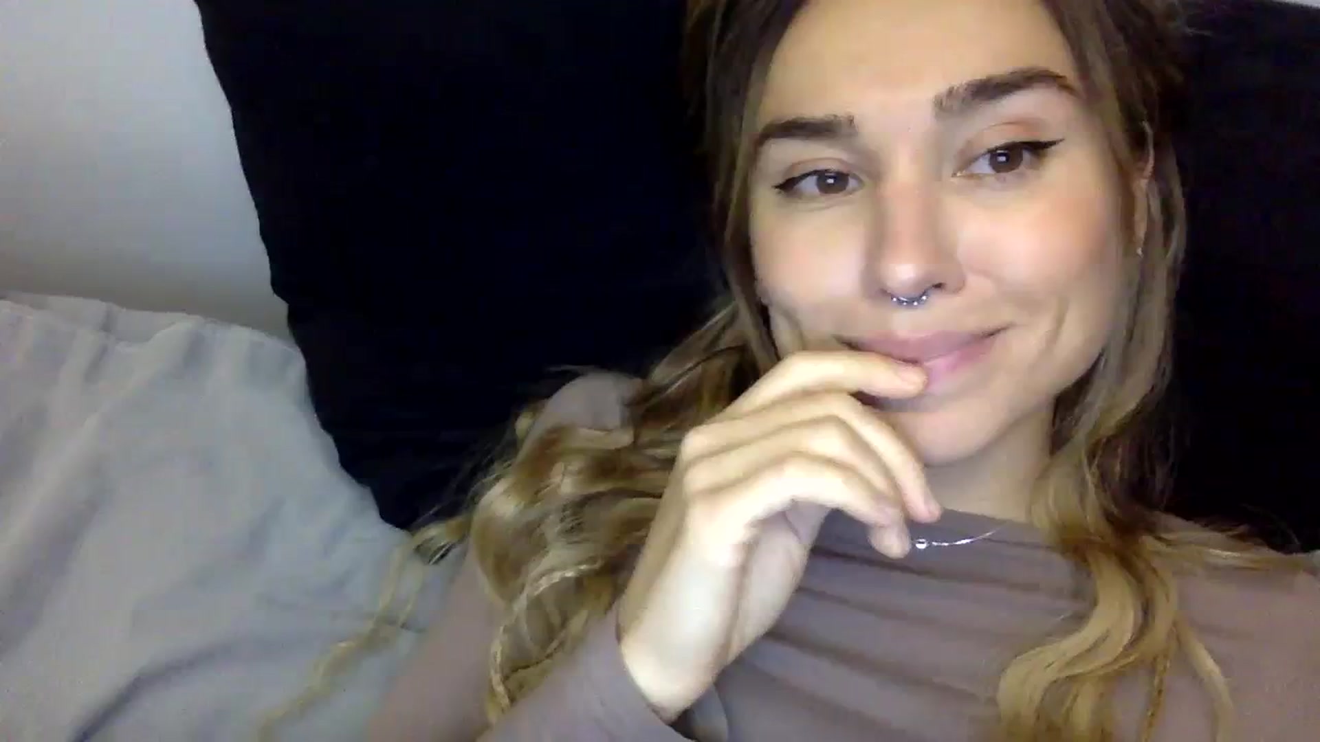 Gallery image thumbnail from KiraLovensee's myfreecams stream on, 11/01/2023, 10:43 image 13 of 20