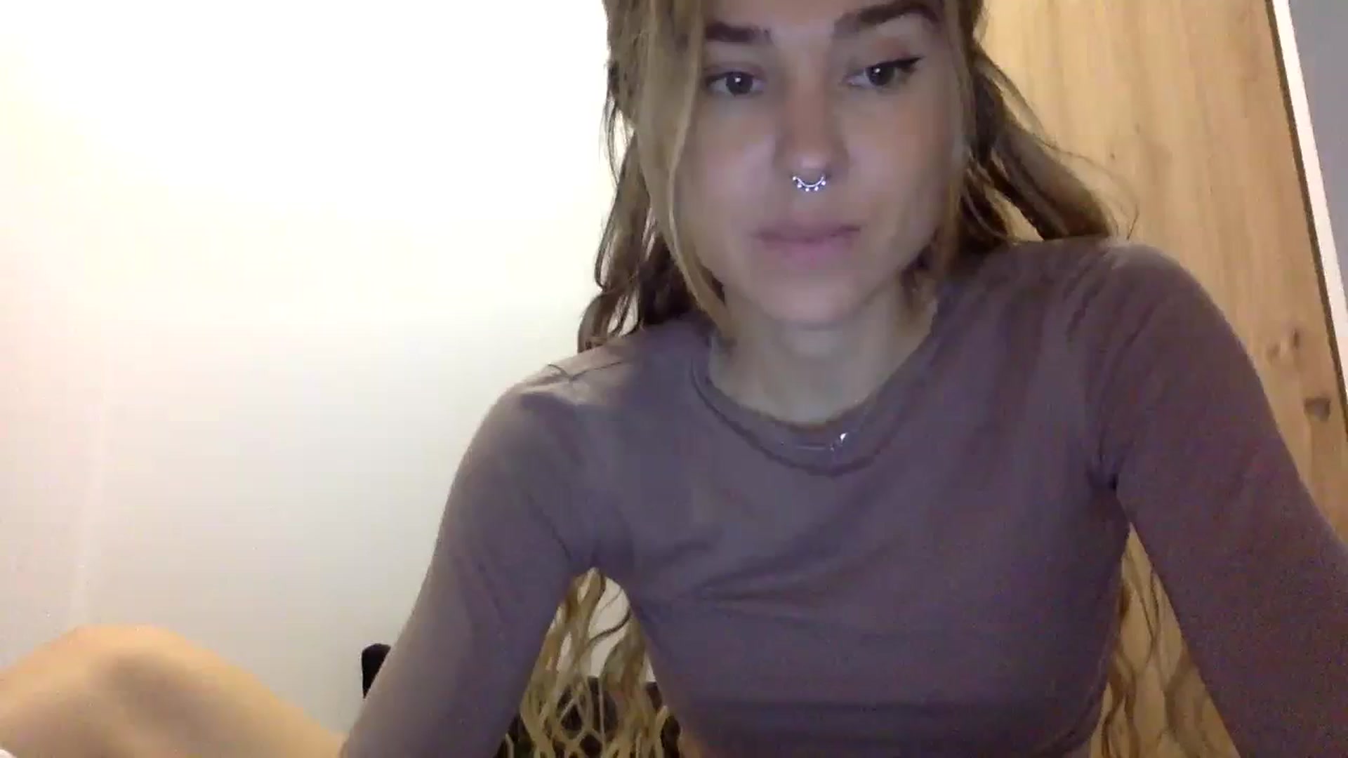 Gallery image thumbnail from KiraLovensee's myfreecams stream on, 11/01/2023, 10:43 image 9 of 20