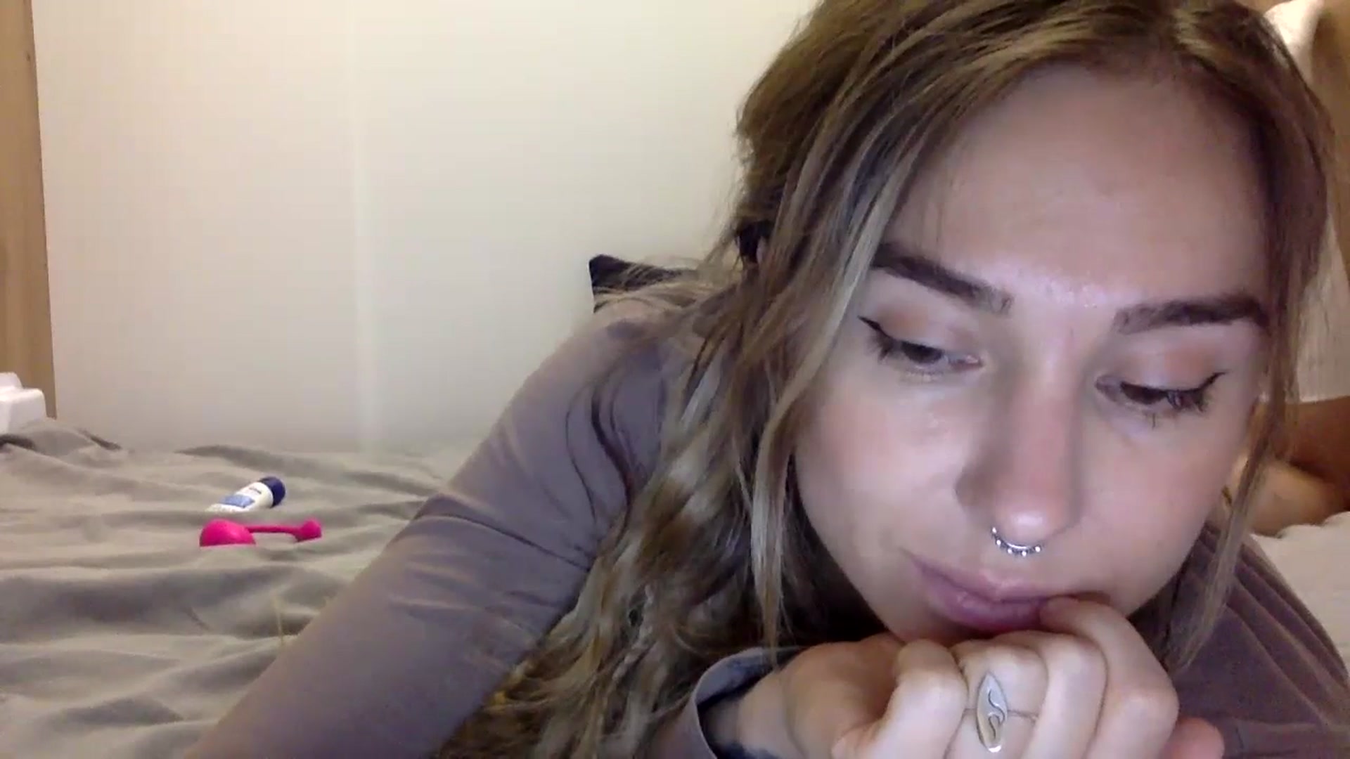Gallery image thumbnail from KiraLovensee's myfreecams stream on, 11/01/2023, 10:43 image 5 of 20
