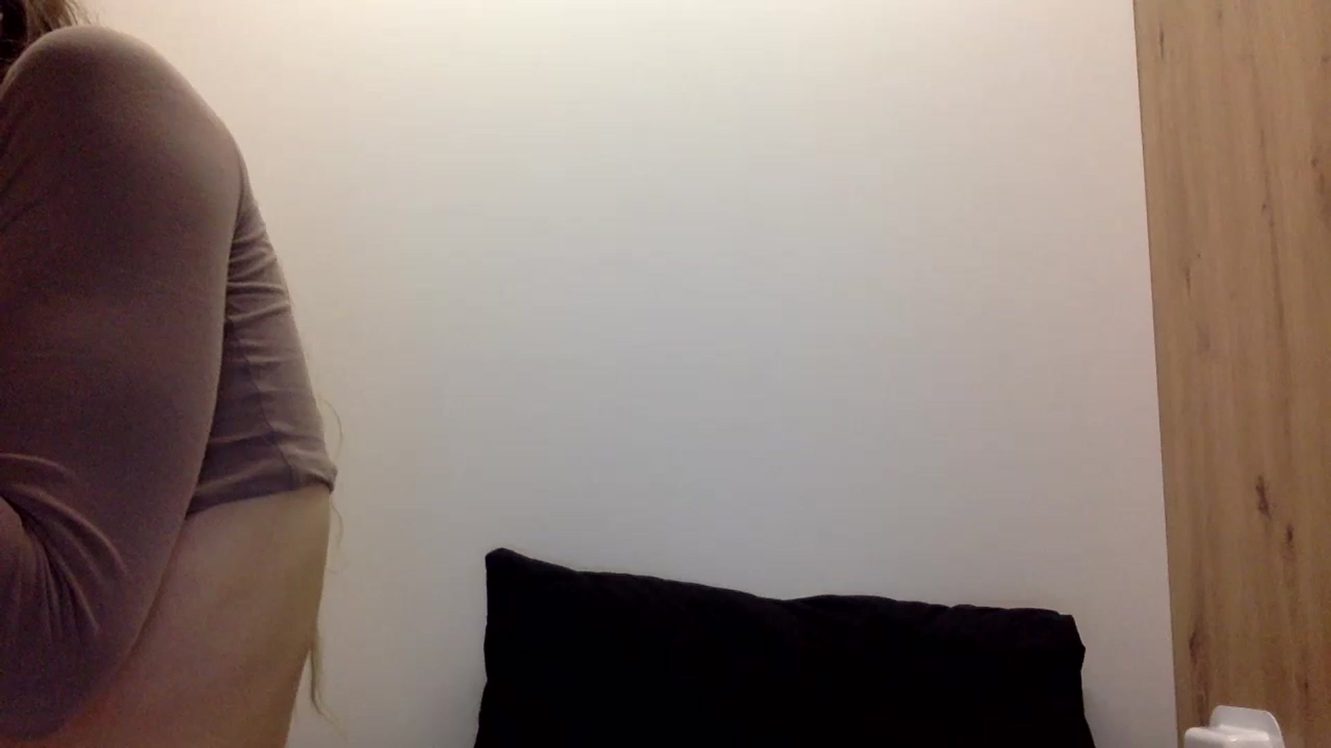 Gallery image thumbnail from KiraLovensee's myfreecams stream on, 11/01/2023, 11:50 image 18 of 20