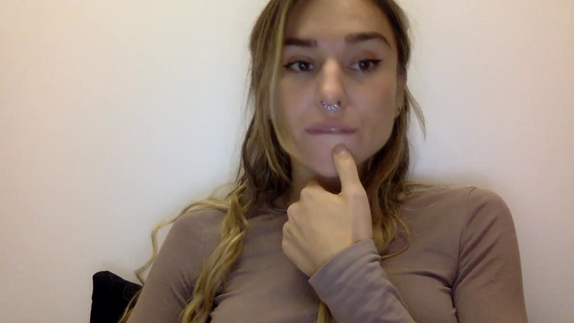 Gallery image thumbnail from KiraLovensee's myfreecams stream on, 11/01/2023, 11:50 image 5 of 20