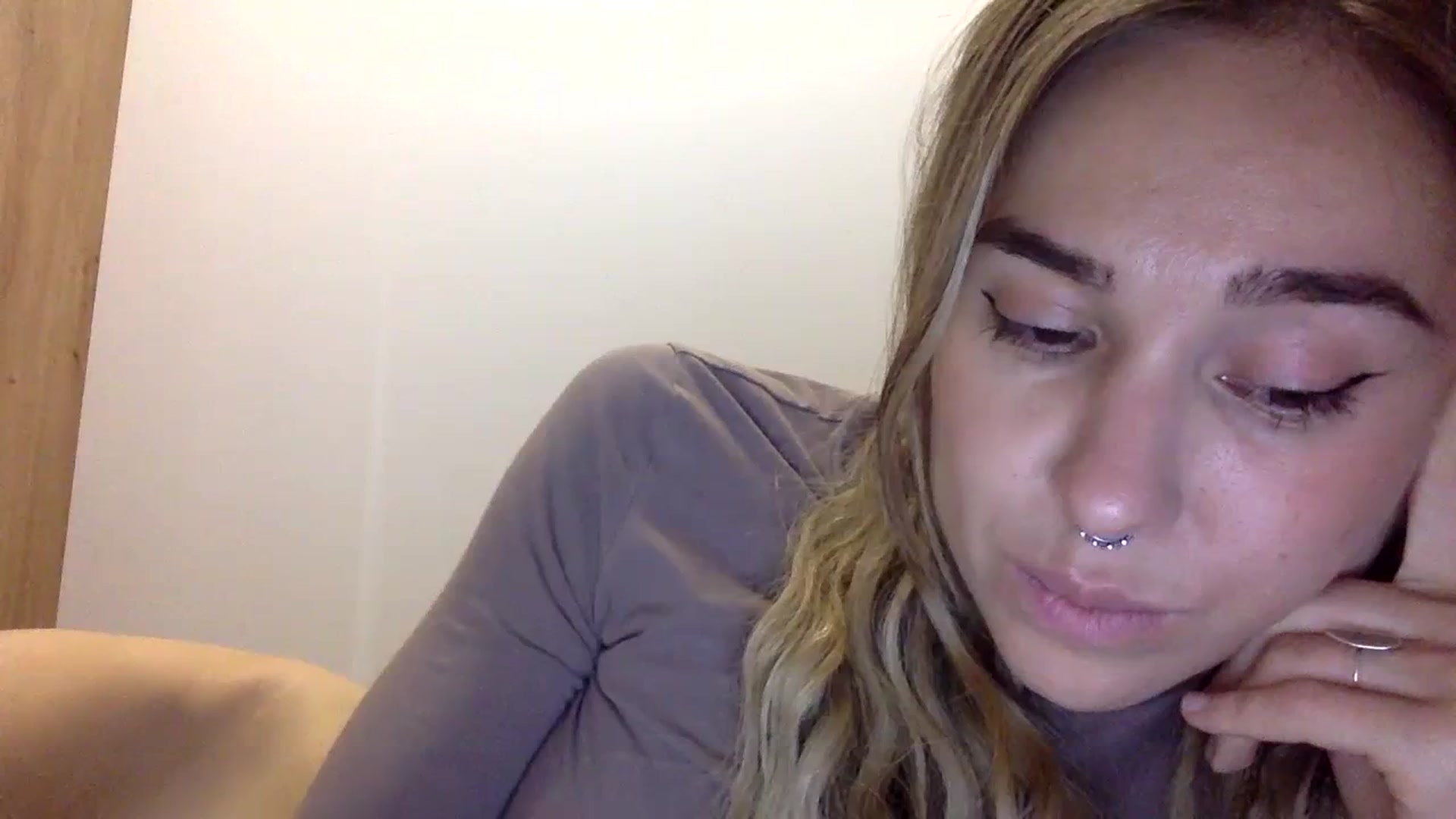 Gallery image thumbnail from KiraLovensee's myfreecams stream on, 11/01/2023, 11:50 image 19 of 20