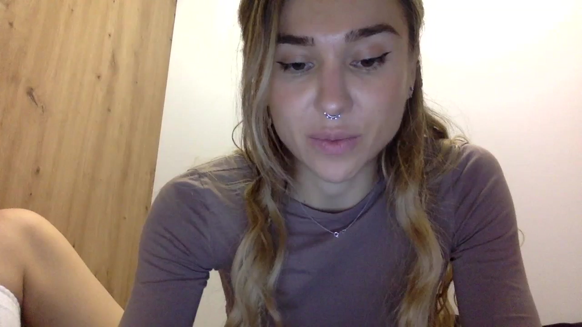 Gallery image thumbnail from KiraLovensee's myfreecams stream on, 11/01/2023, 11:50 image 7 of 20