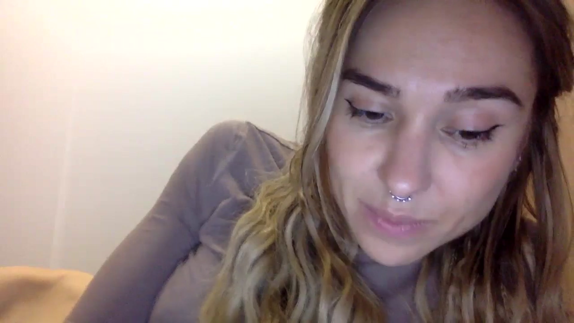 Gallery image thumbnail from KiraLovensee's myfreecams stream on, 11/01/2023, 11:50 image 17 of 20